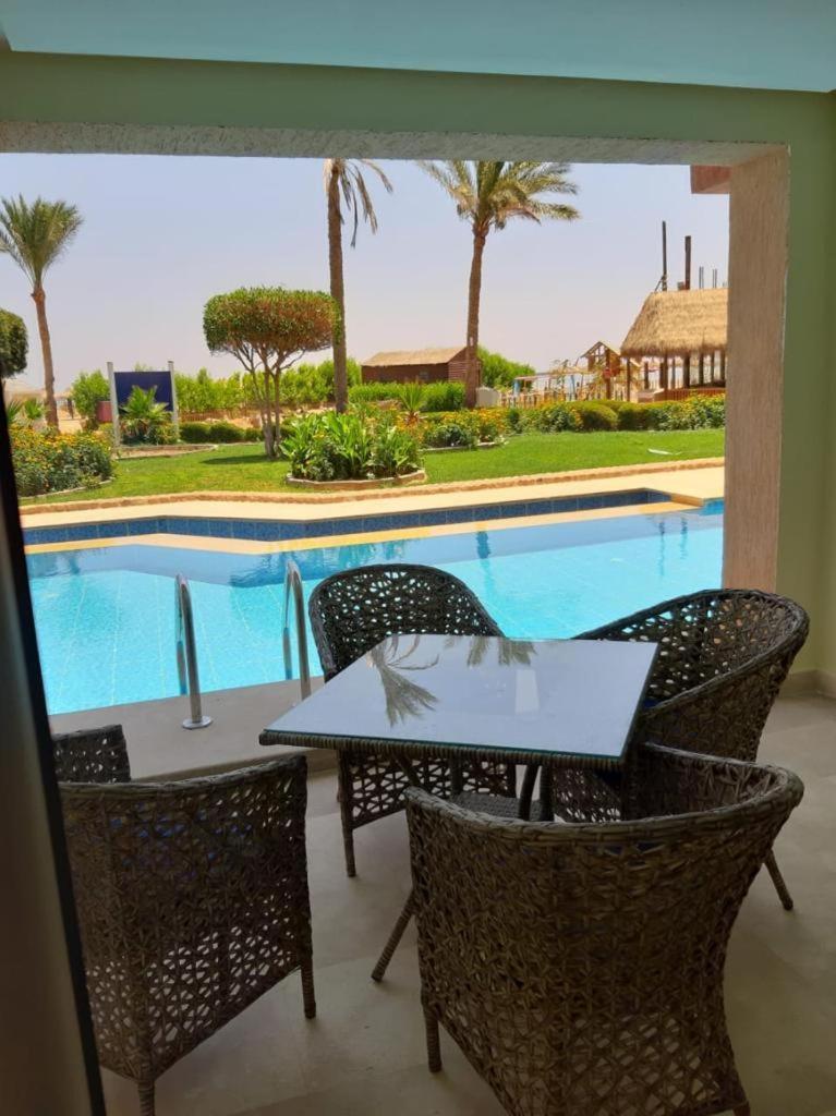 Swim Up Golden Triple Room Adults Only