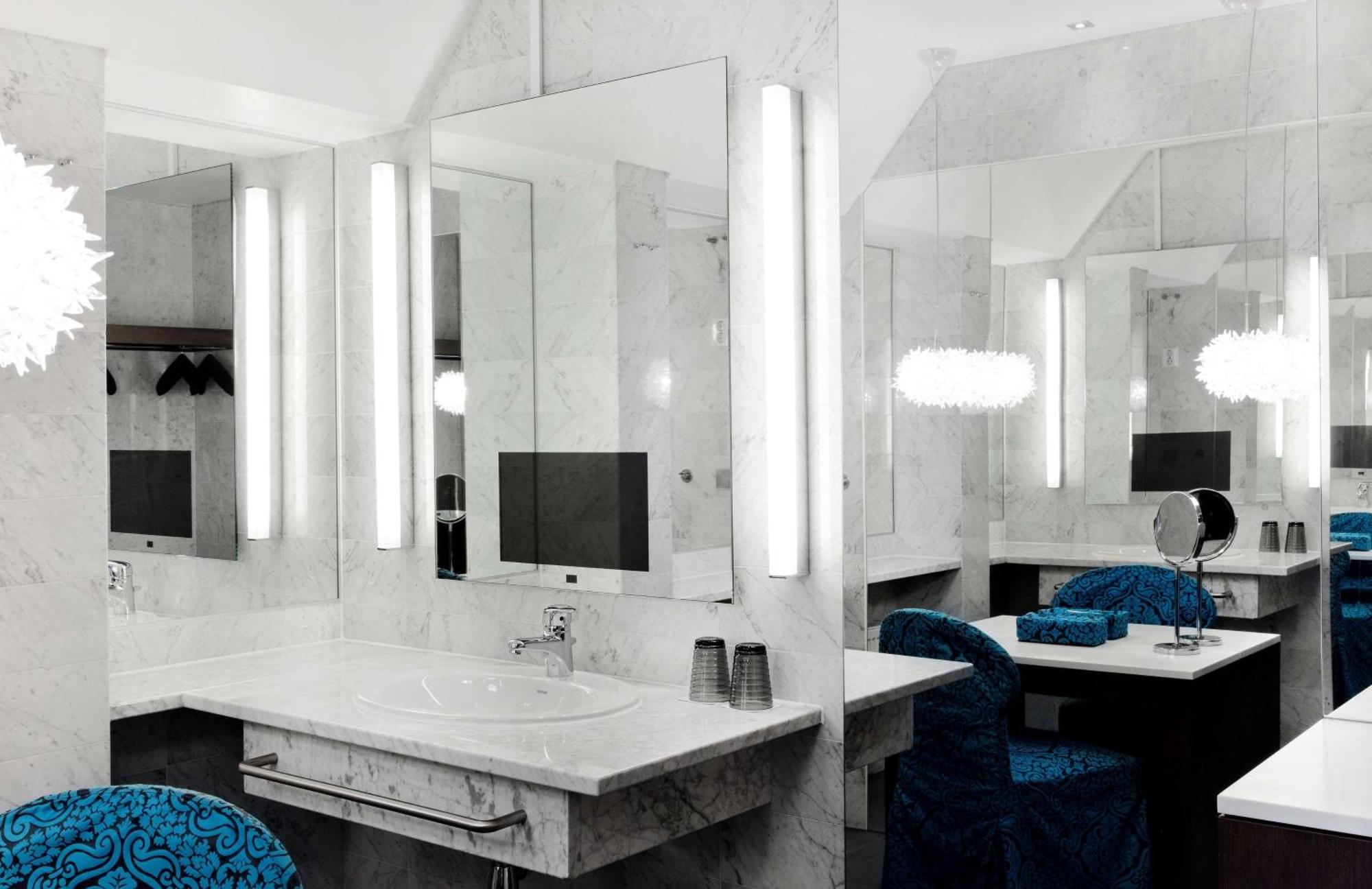 One-Bedroom Plaza Suite