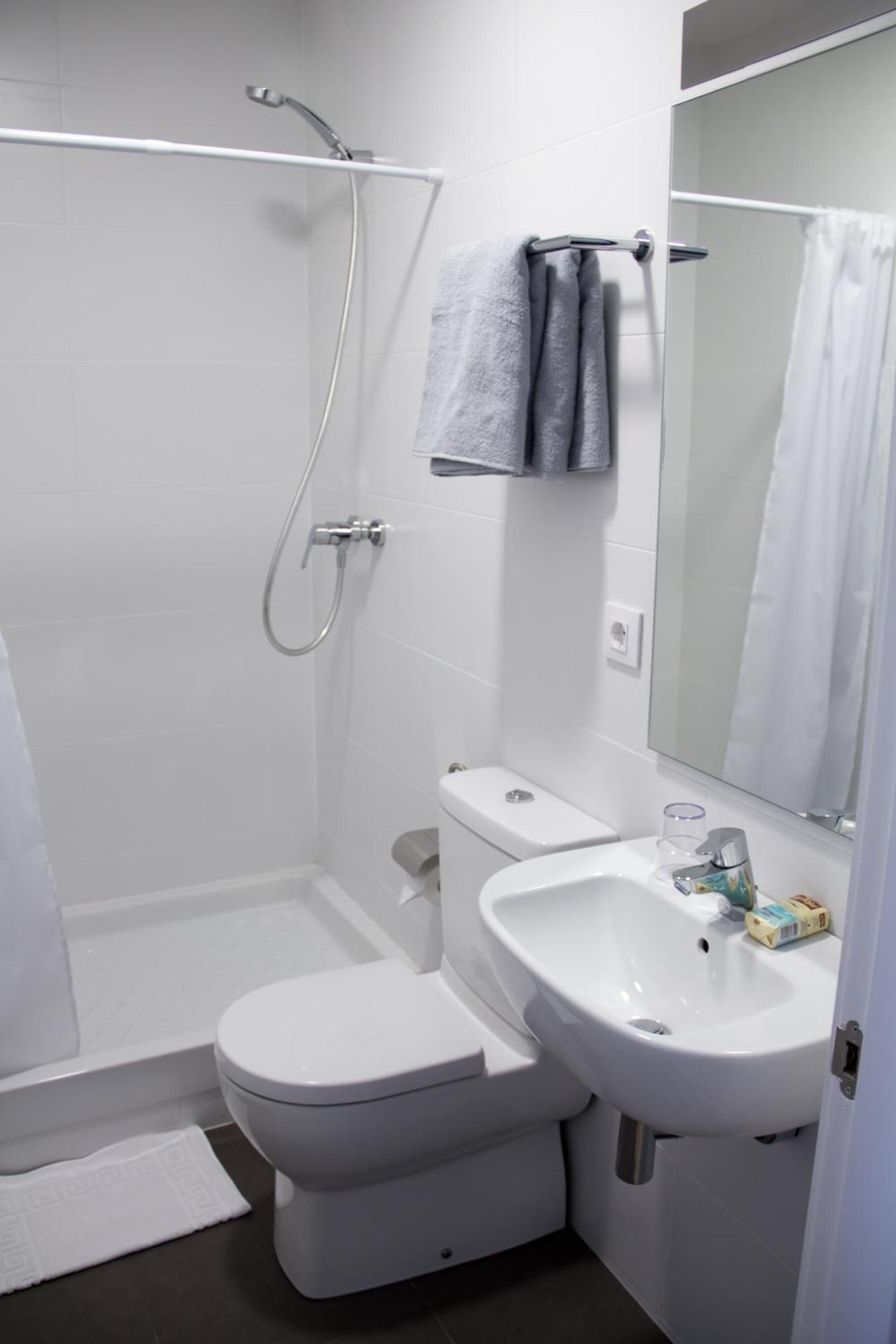 Pokój z 2 łóżkami pojedynczymi i balkonem