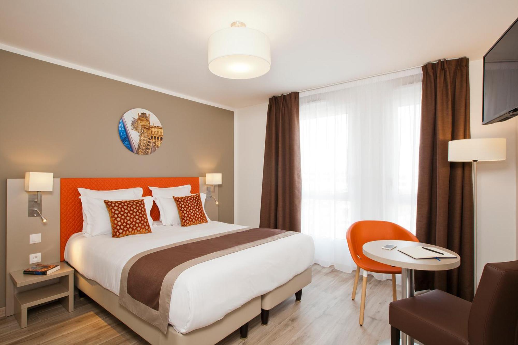 Studio Double Bed or Twin Beds