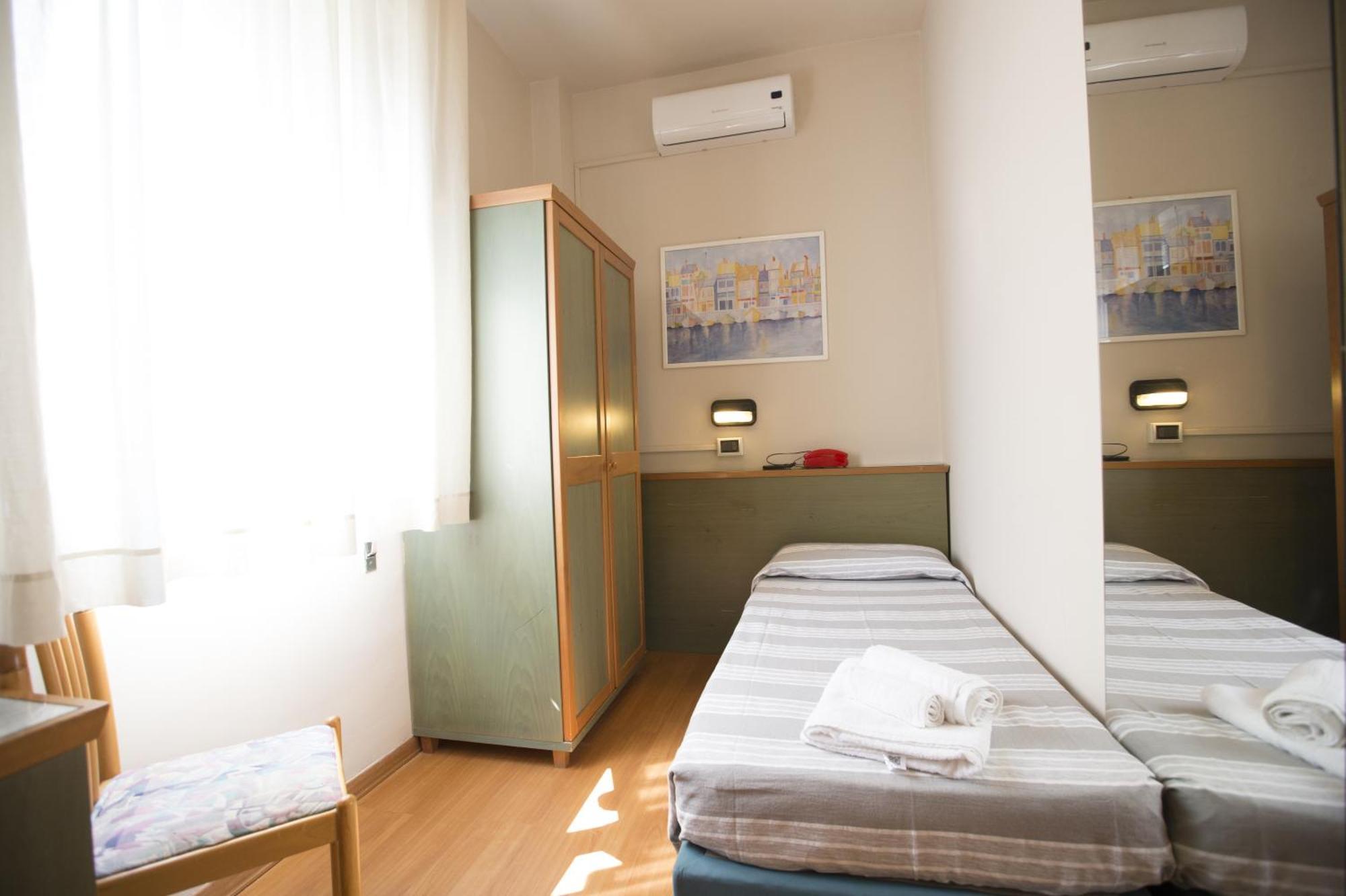 Single Room,413372754:JPEG