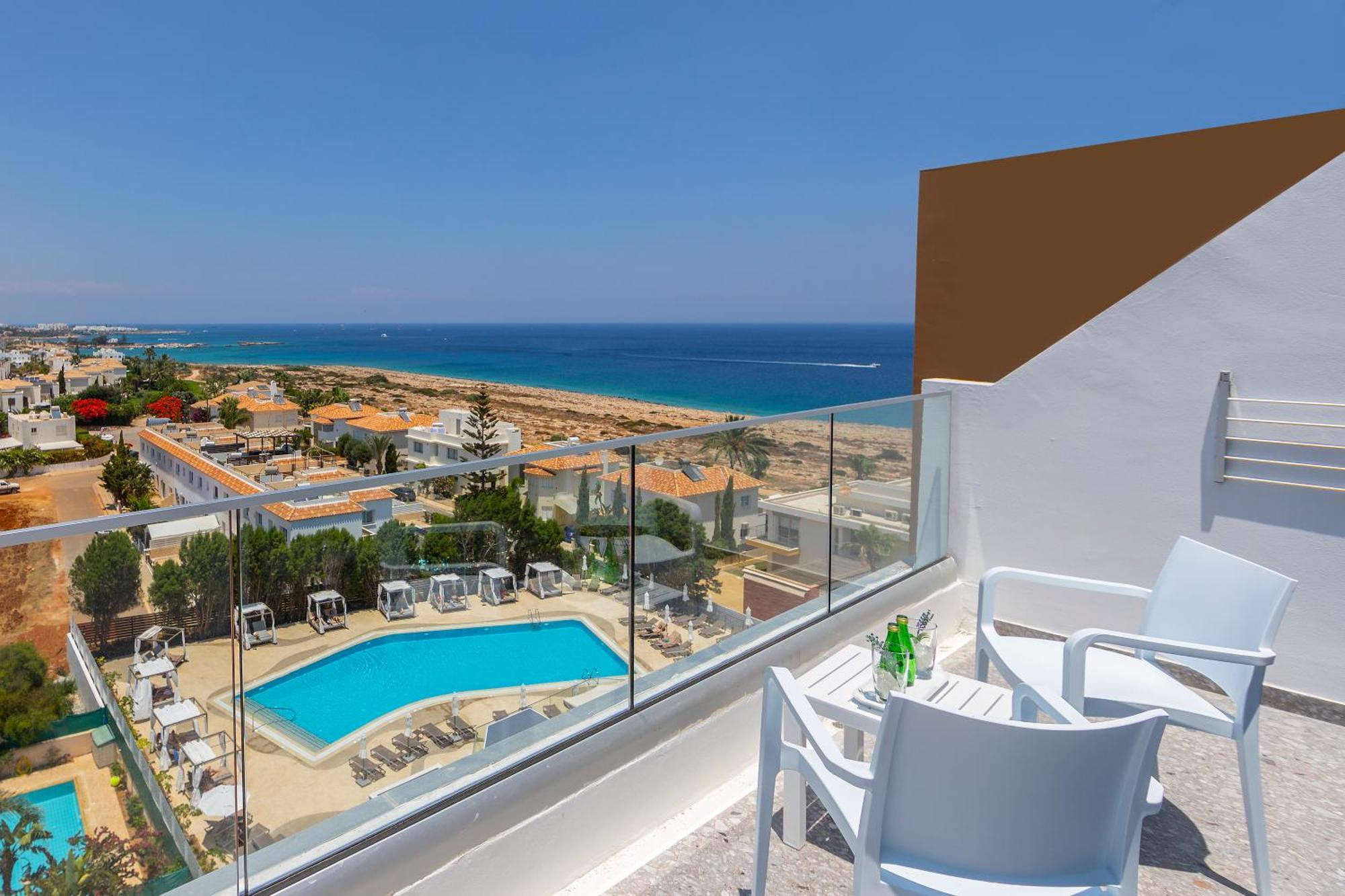 Double or Twin Room Side Sea View