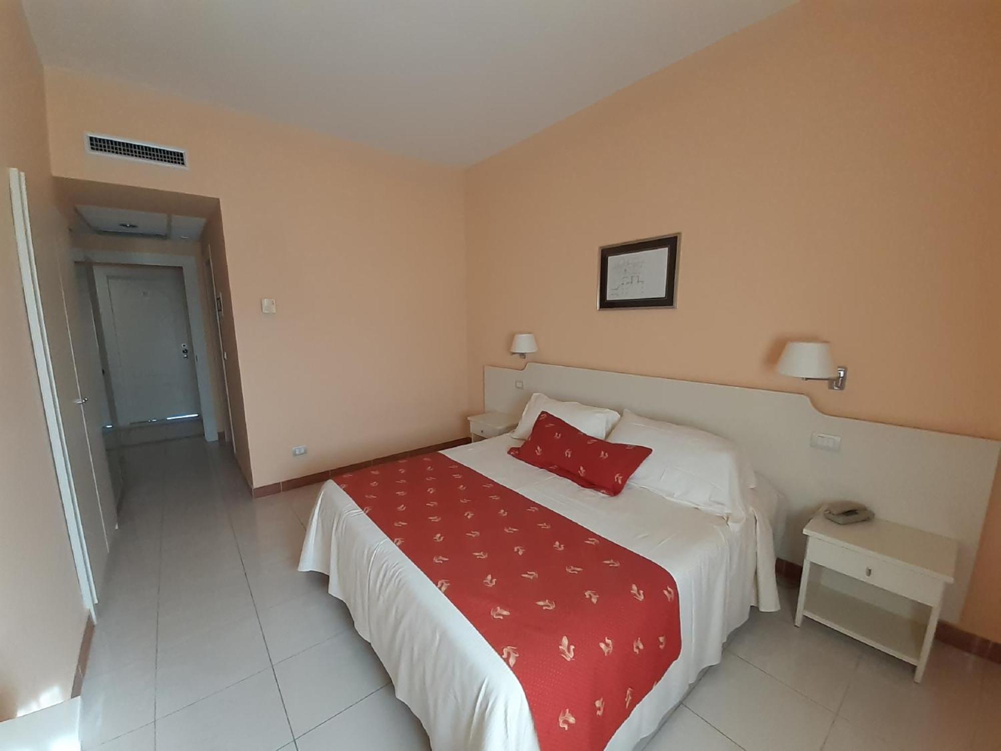 Classic Double or Twin Room,1084578985:JPEG