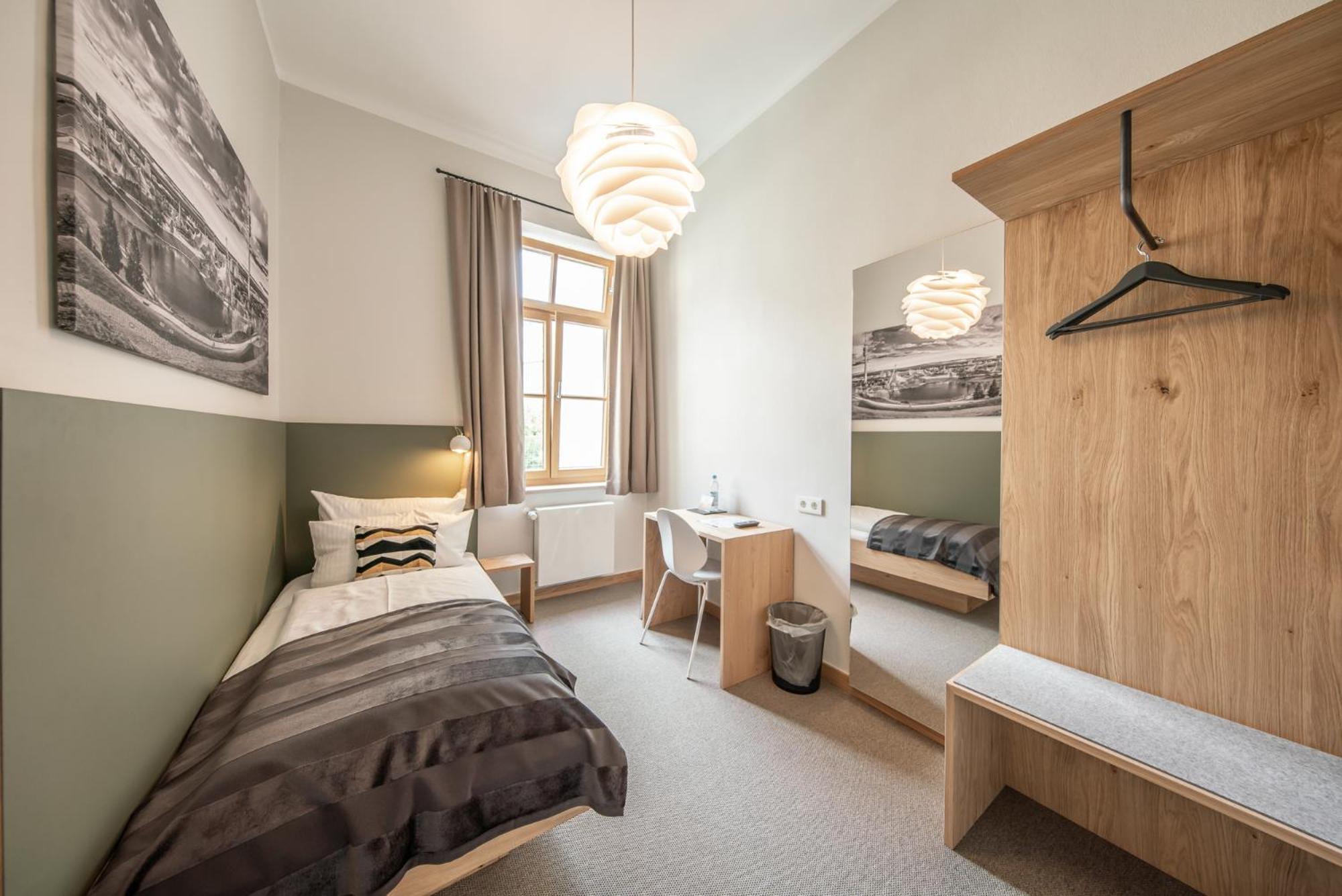 Single Room,1219143751:JPEG