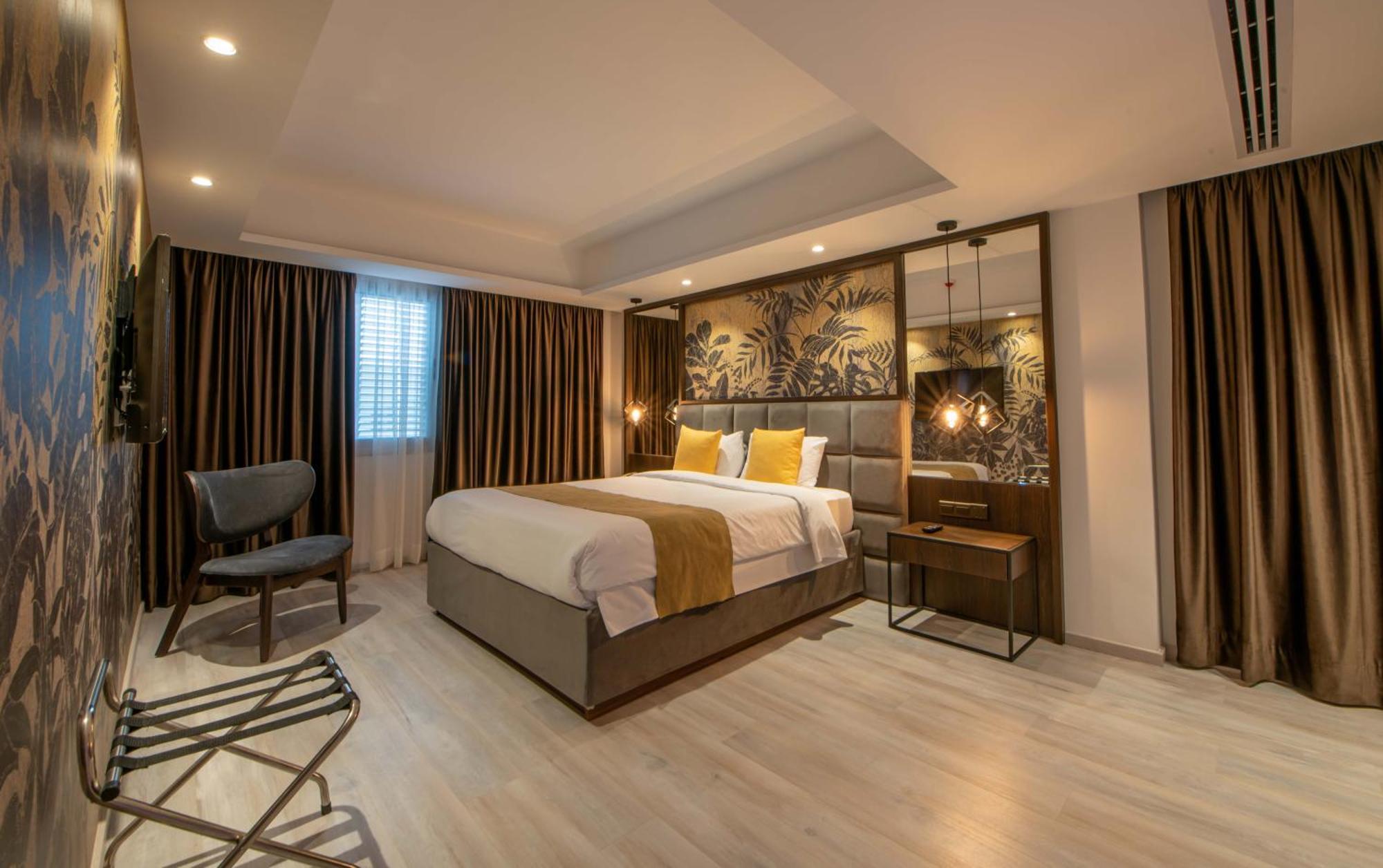 Deluxe King Suite