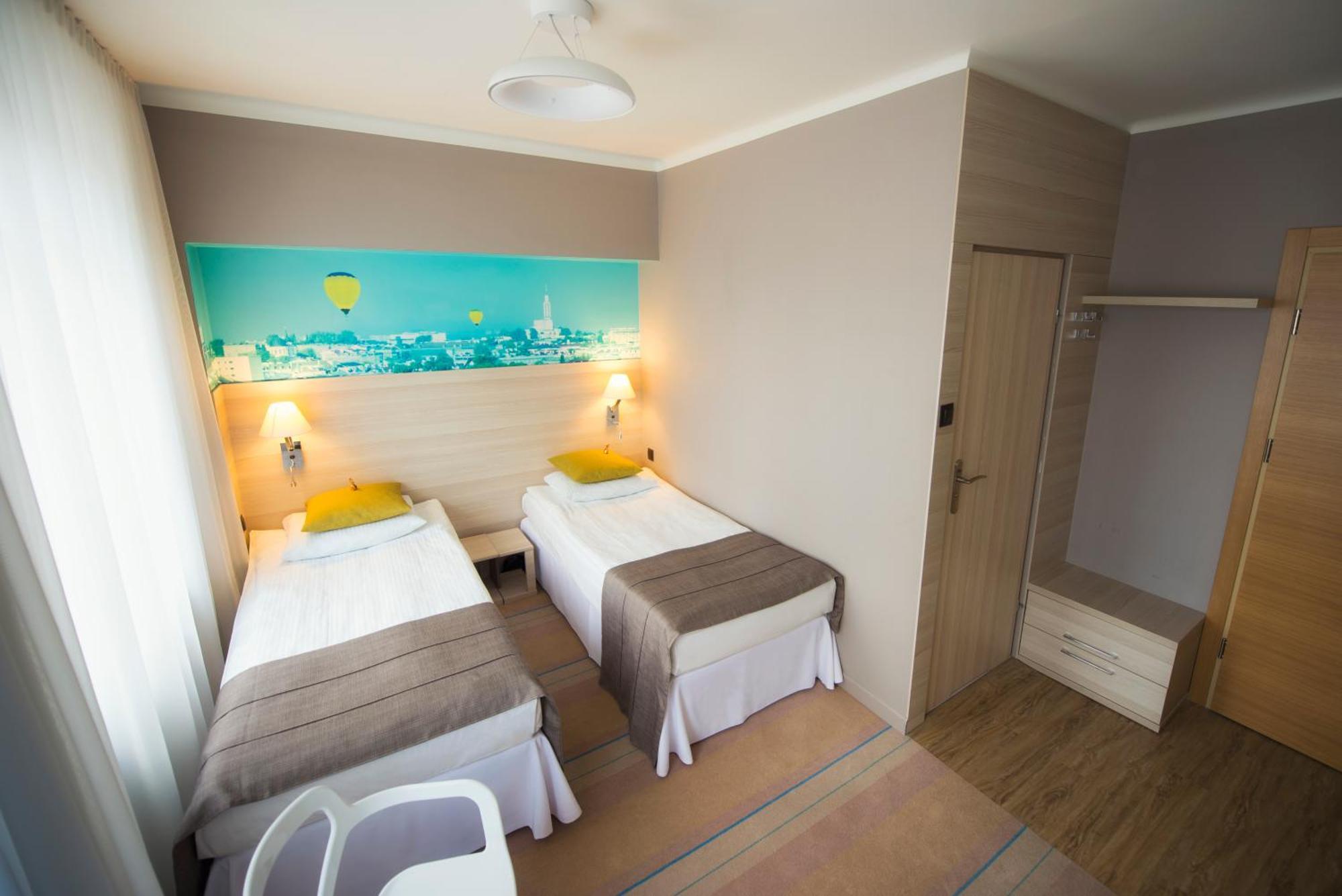 Standard twin room with access to the wellness and fitness area,1219548202:JPEG