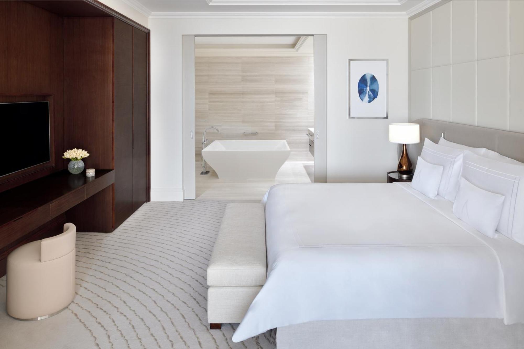 Executive Suite Fountain View Ultimate Staycation At The Top Tickets Burj Khalifa