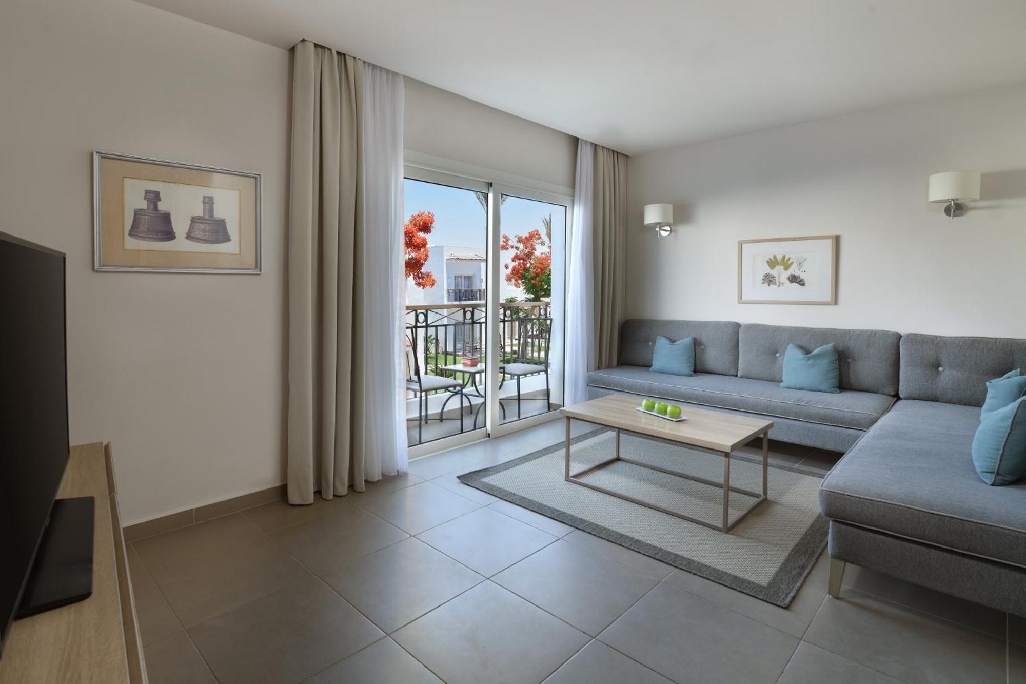 Family Suite Queen Bed Garden View