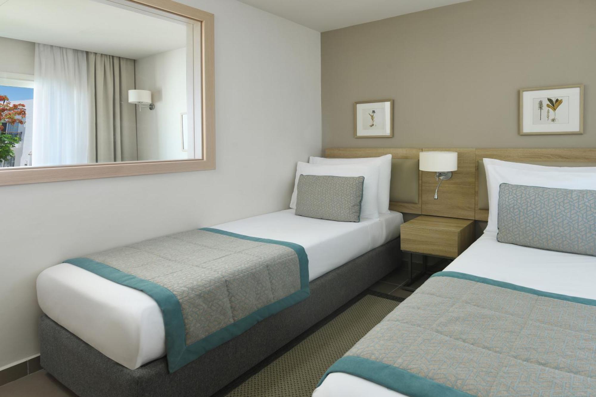 Family Suite Queen Bed Garden View