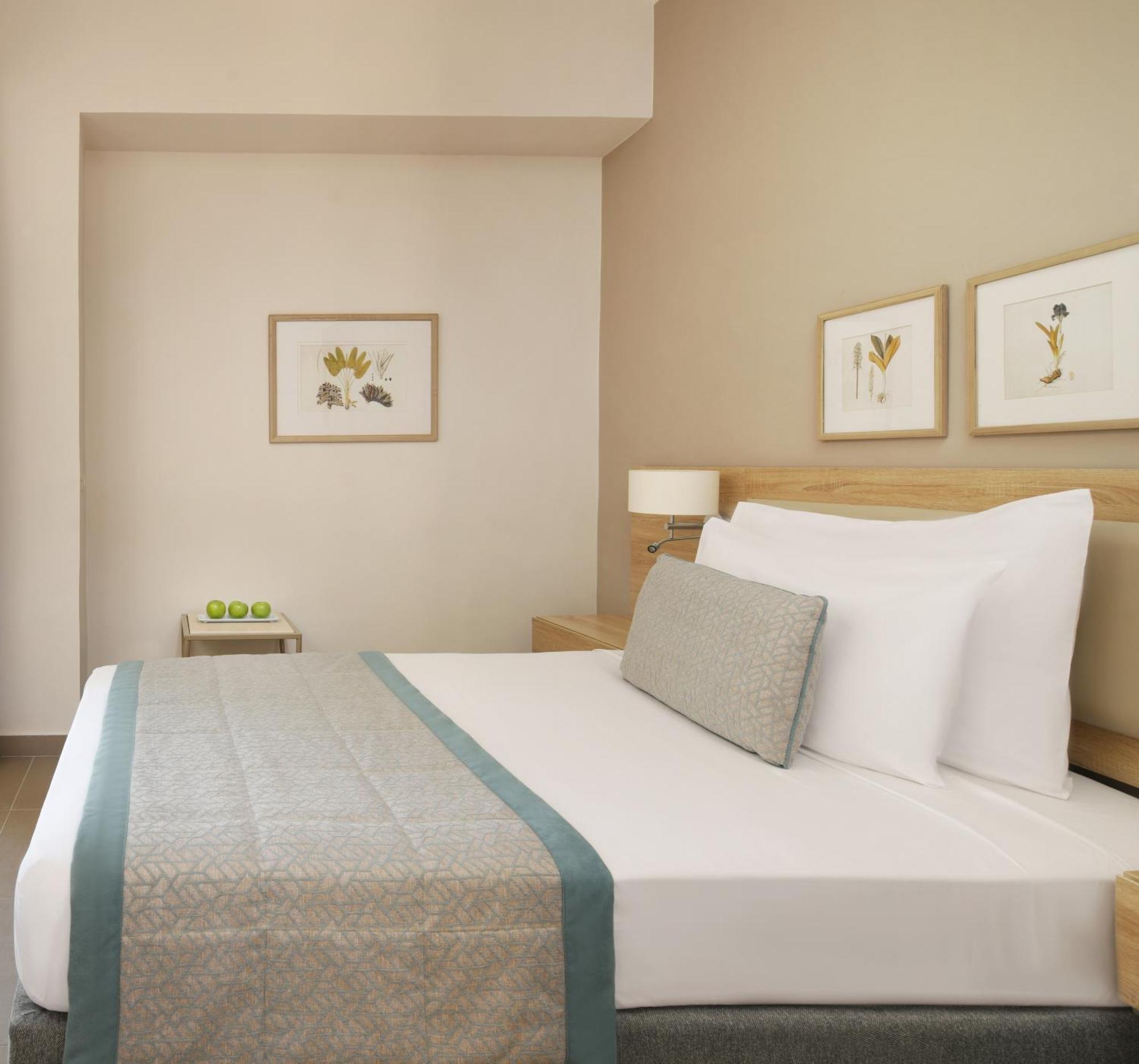Deluxe Family Queen Bed Garden View