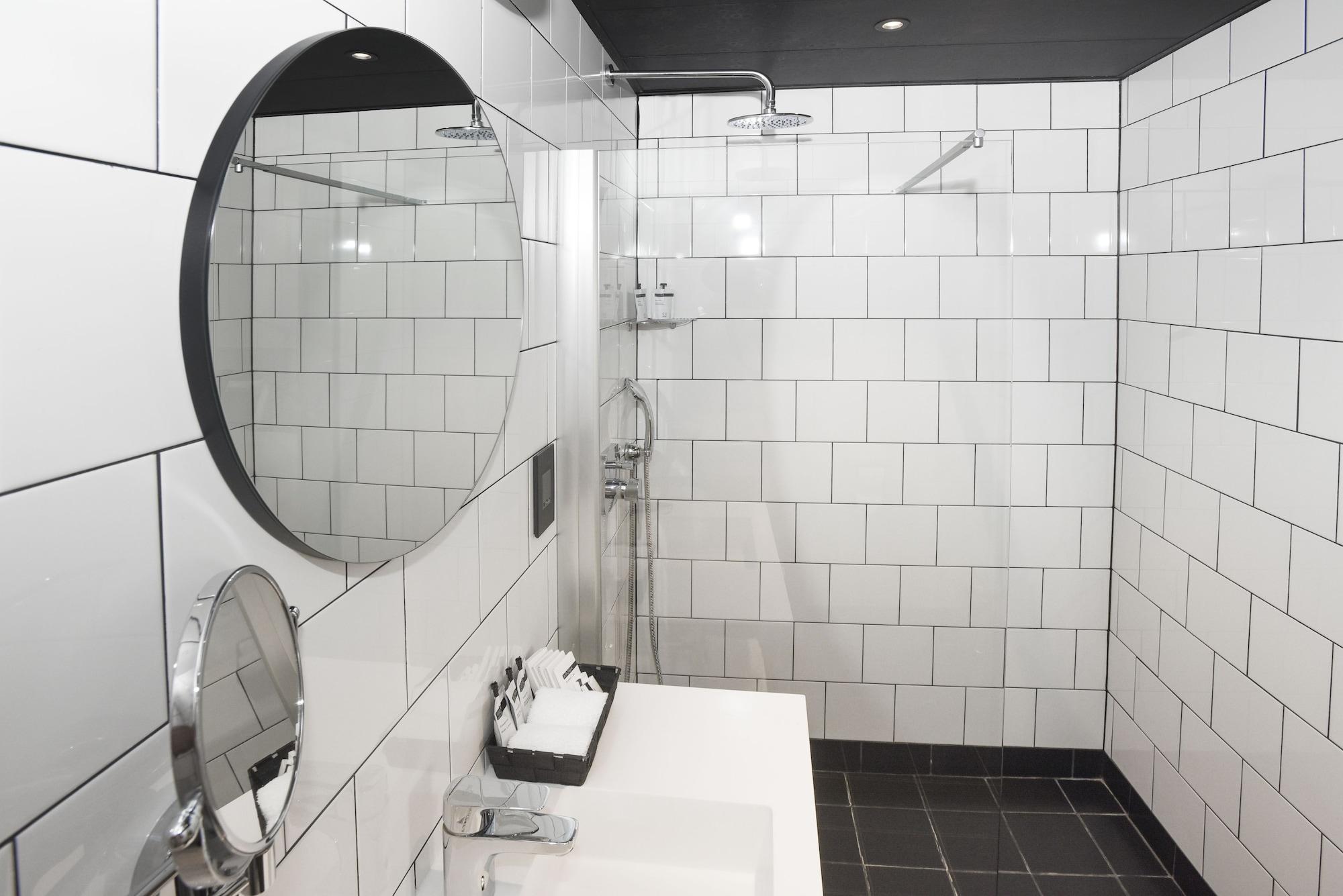 Large Double or Twin Room