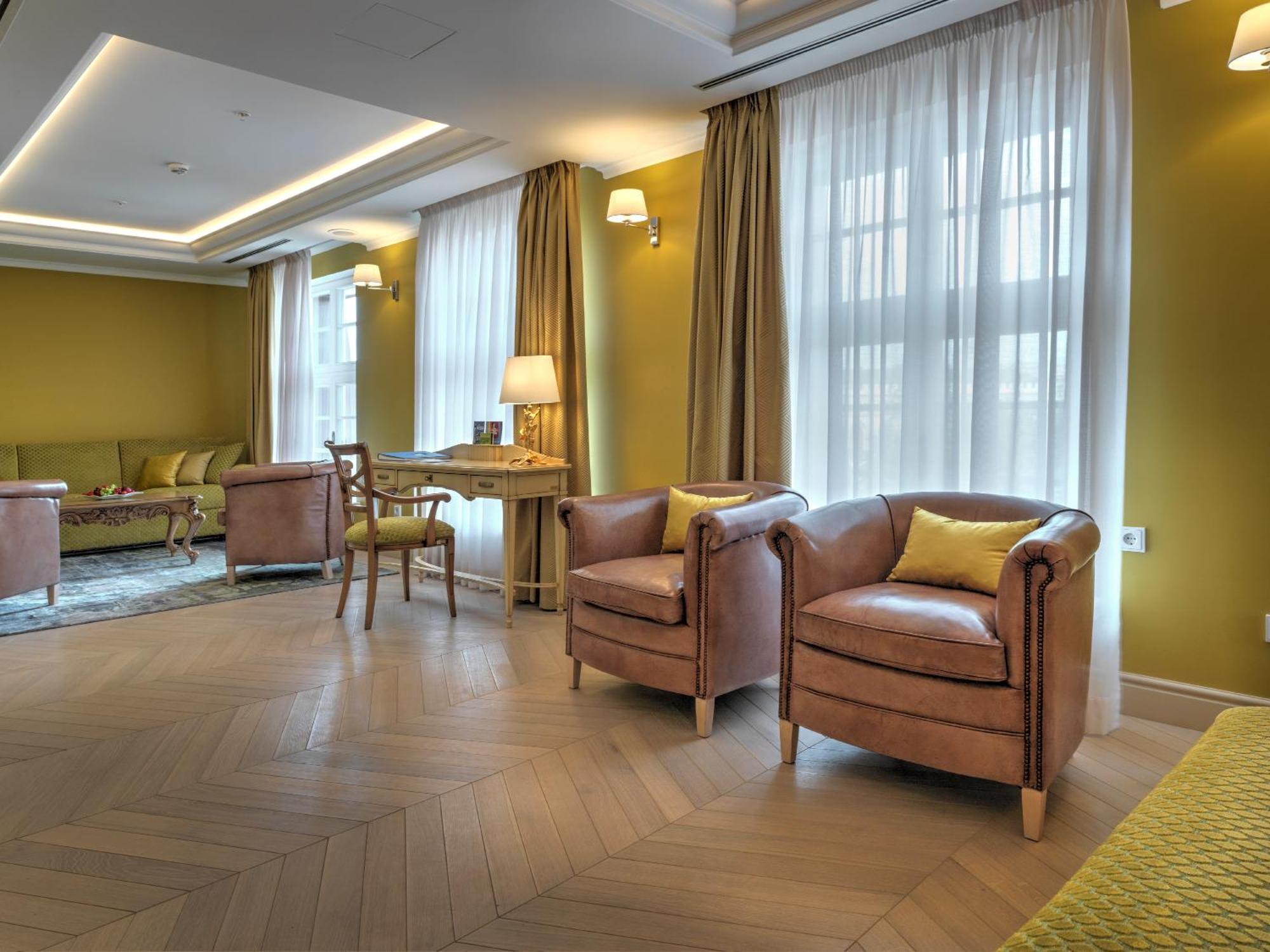Suite City View