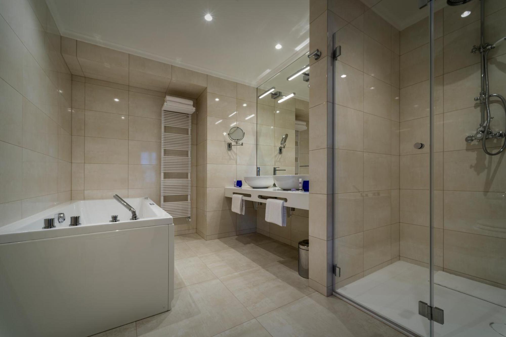 Suite City View