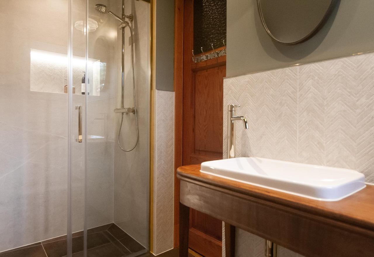 Small Double Room,1251975148:JPEG