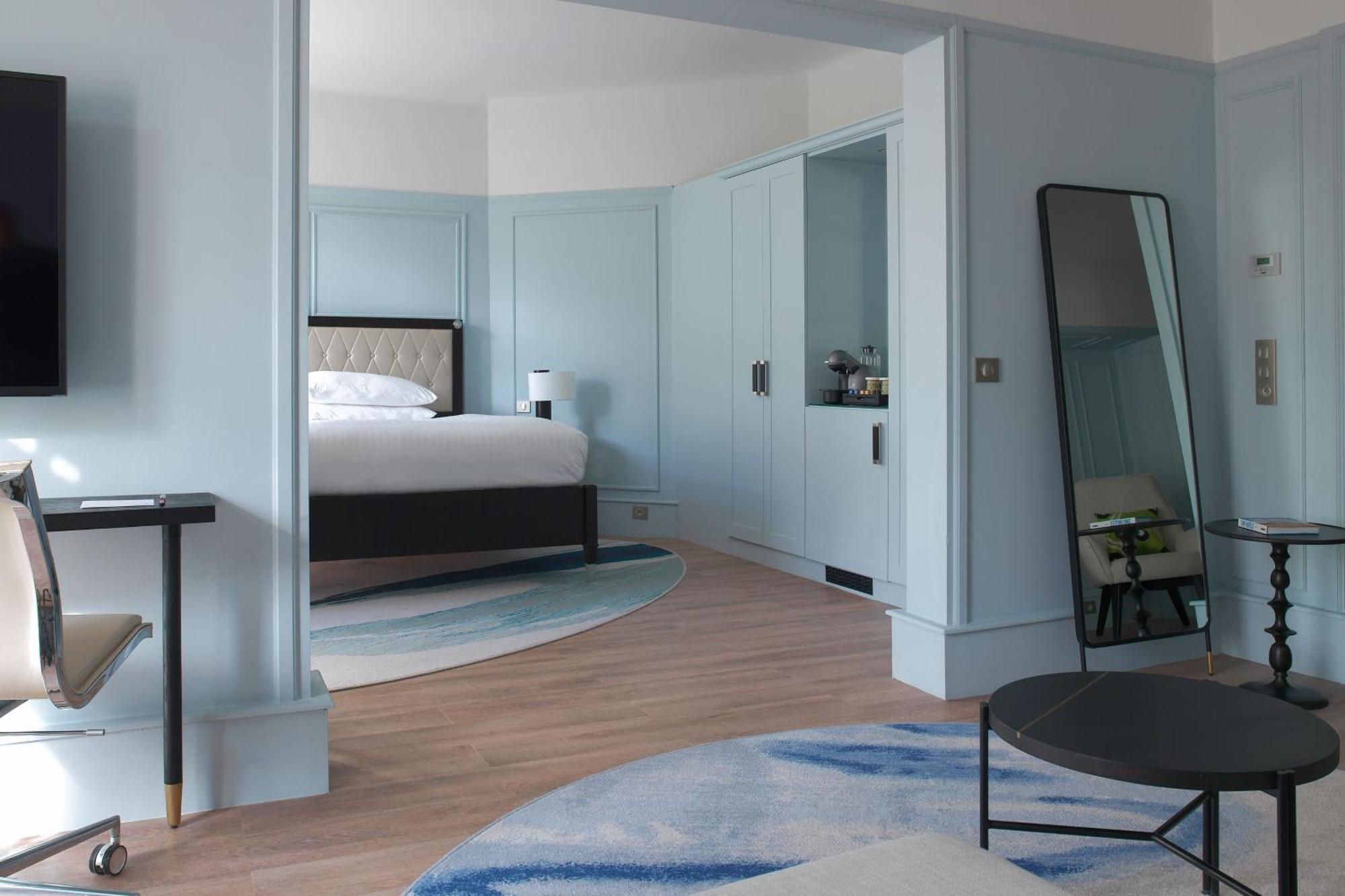 Executive Suite,1371388067:JPEG