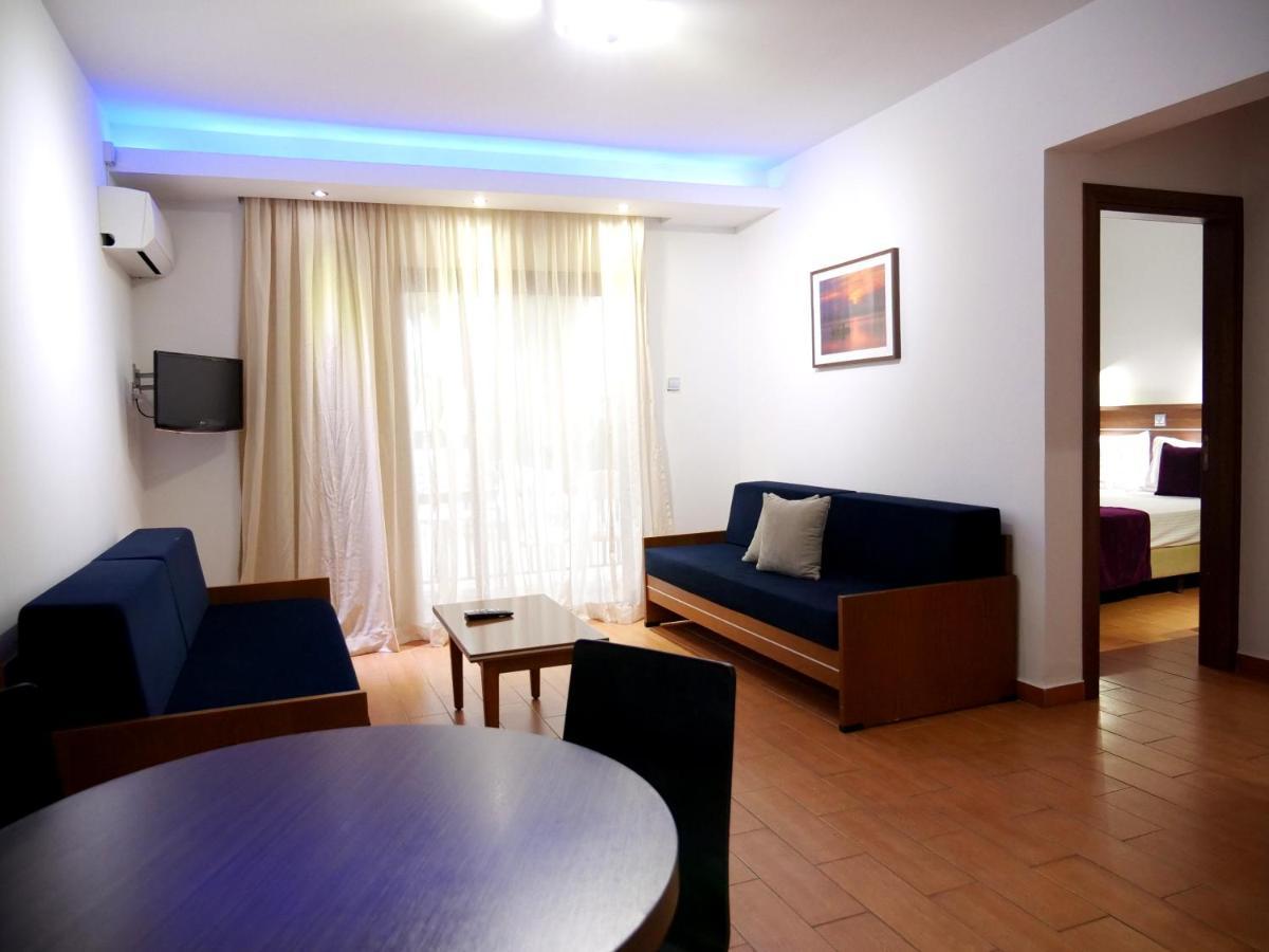 One-Bedroom Apartment,1231026350:JPEG