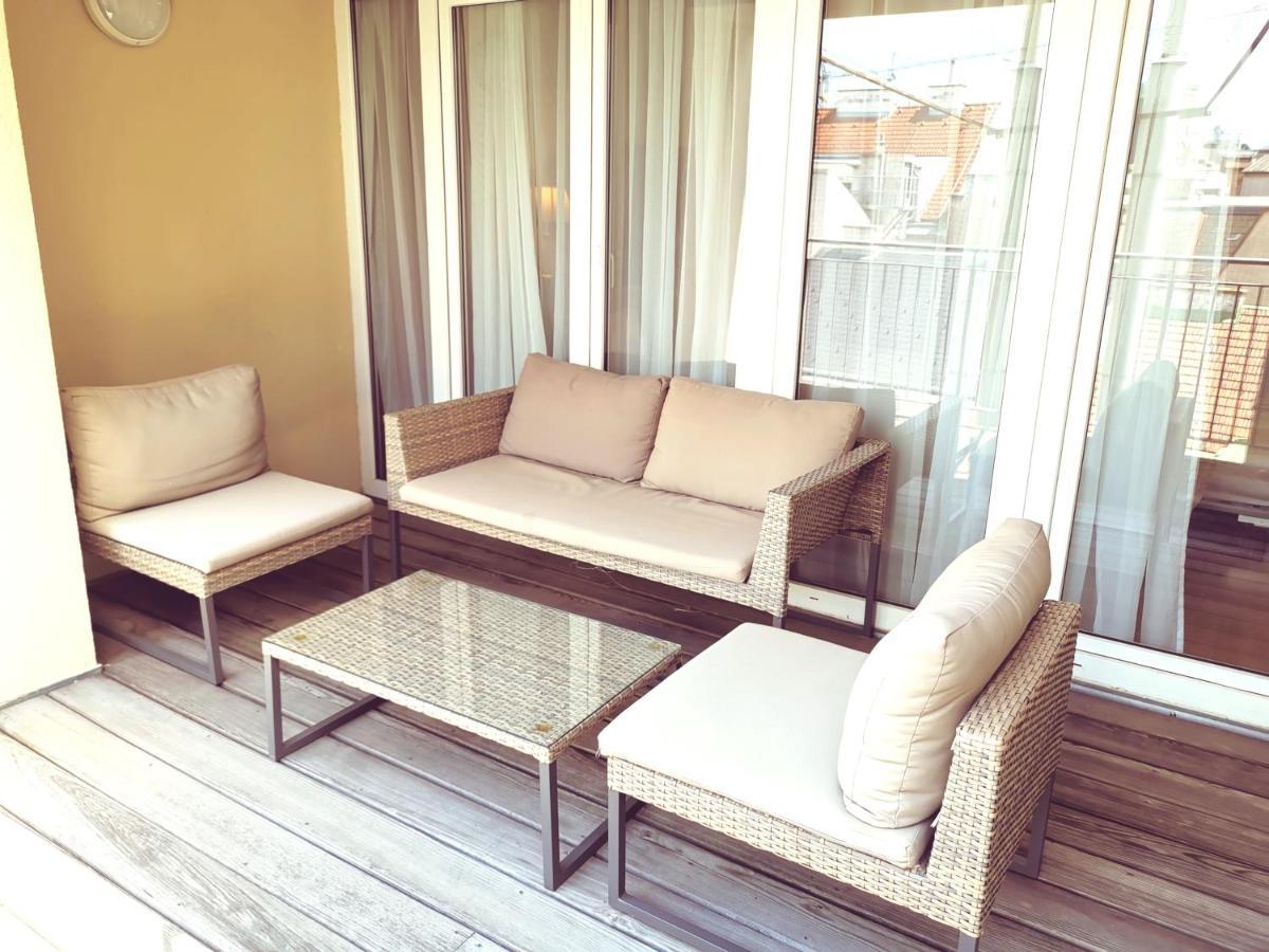 Deluxe Apartment Balcony City View