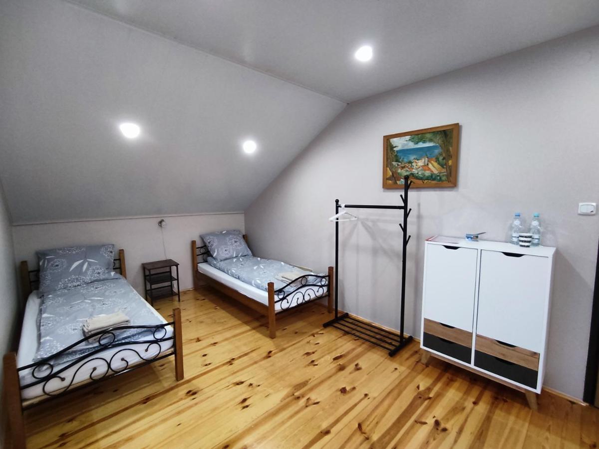 Pokój z 2 łóżkami pojedynczymi i balkonem