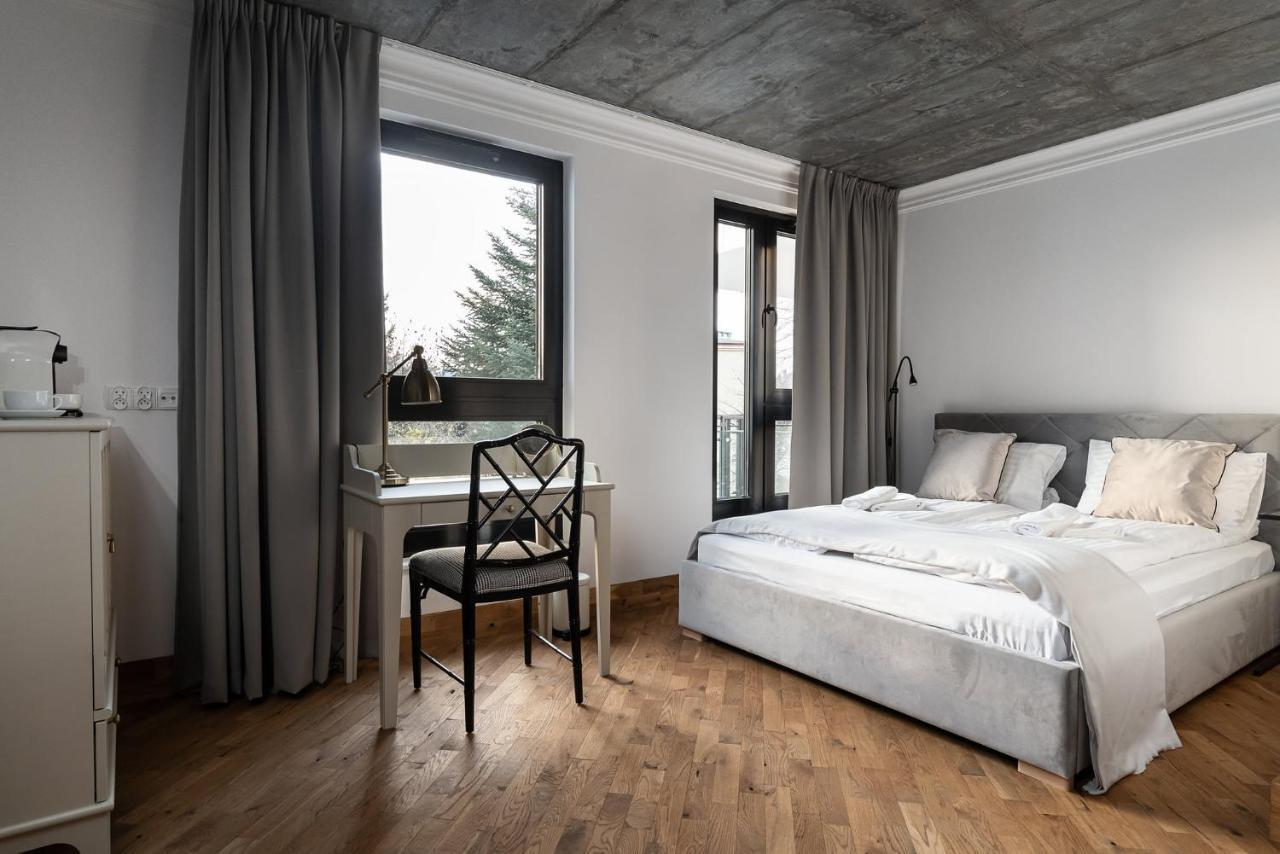 Studio,1233352769:JPEG