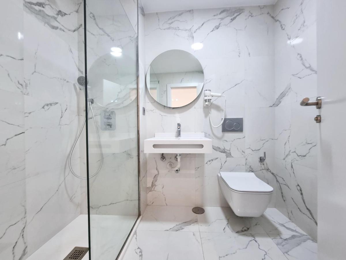 One-Bedroom Apartment,1236544918:JPEG