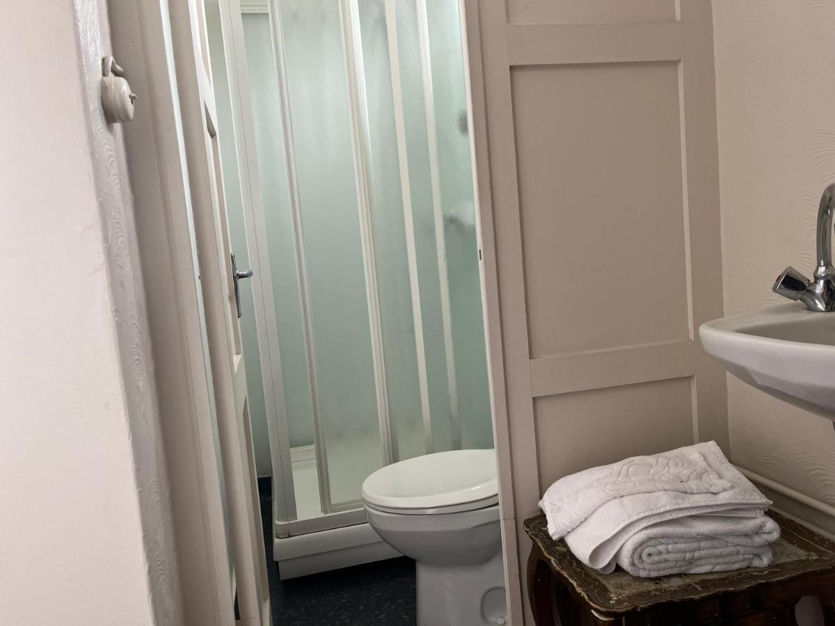 Double Room Private Bathroom