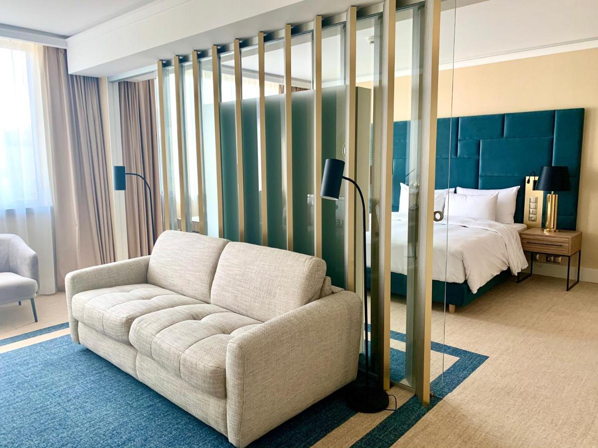 Apartament typu Junior Suite na wyższym piętrze