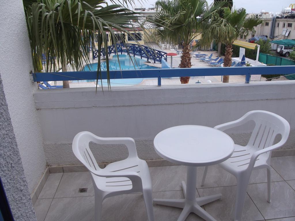 Apartment Pool View