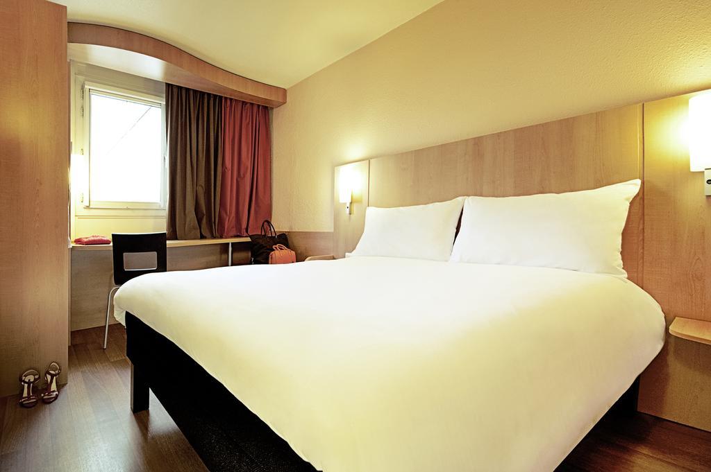 Two Adjacent Double Rooms non connecting