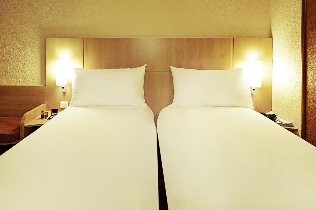 Standard Room twin beds