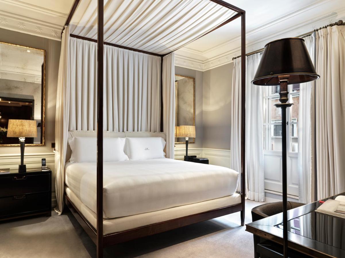 JkDeluxe Balcony Room