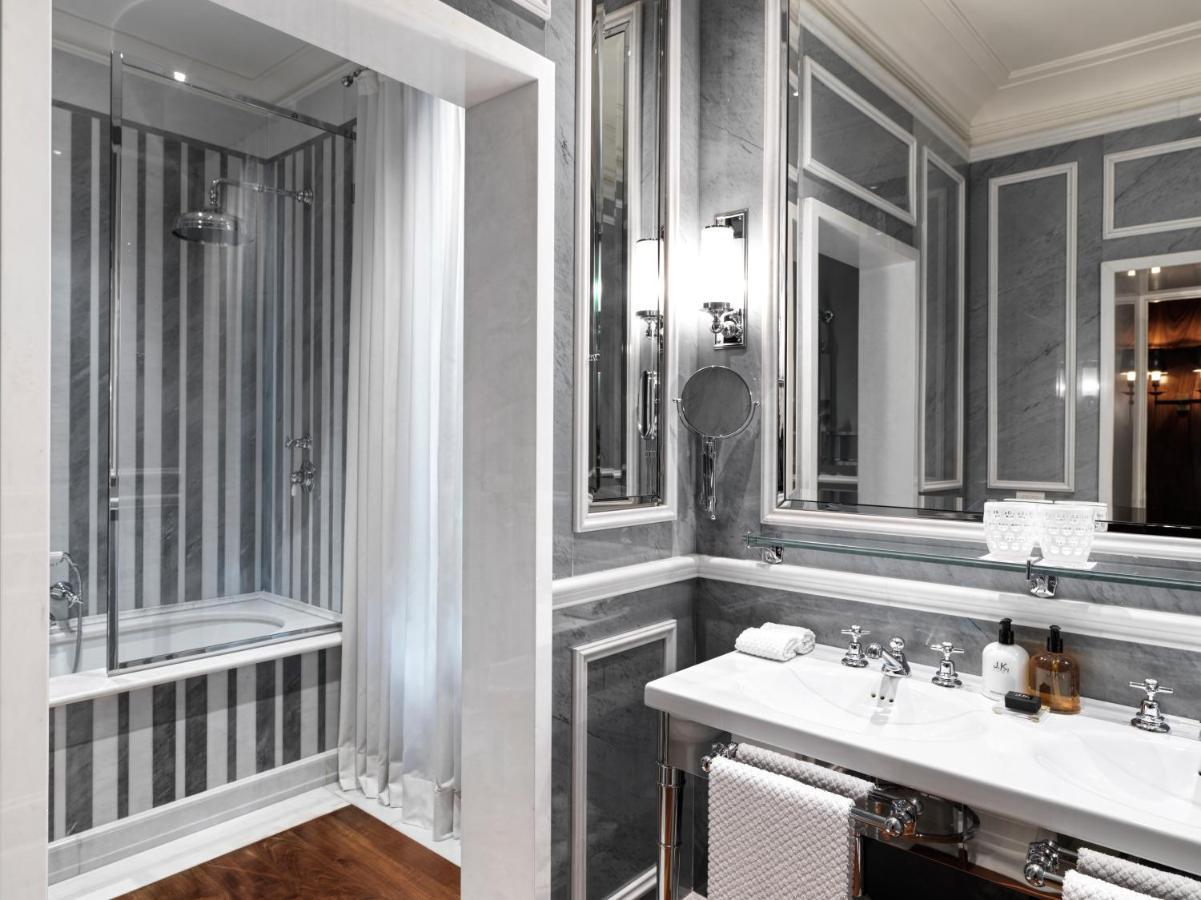 JkDeluxe Balcony Room