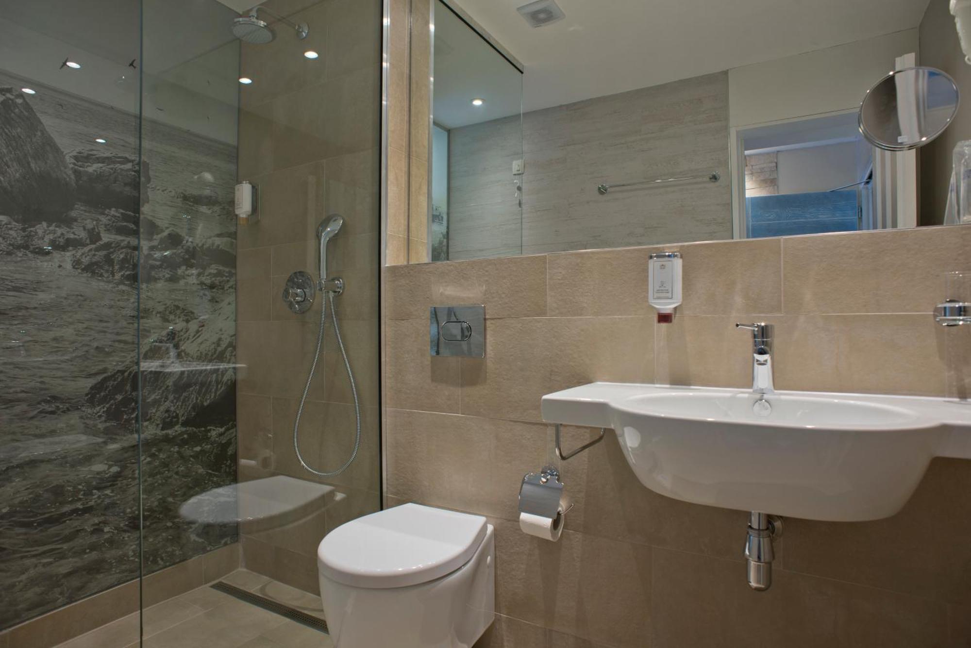 Double or Twin Room Balcony