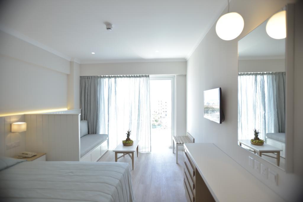 Superior Double Room Side Sea View