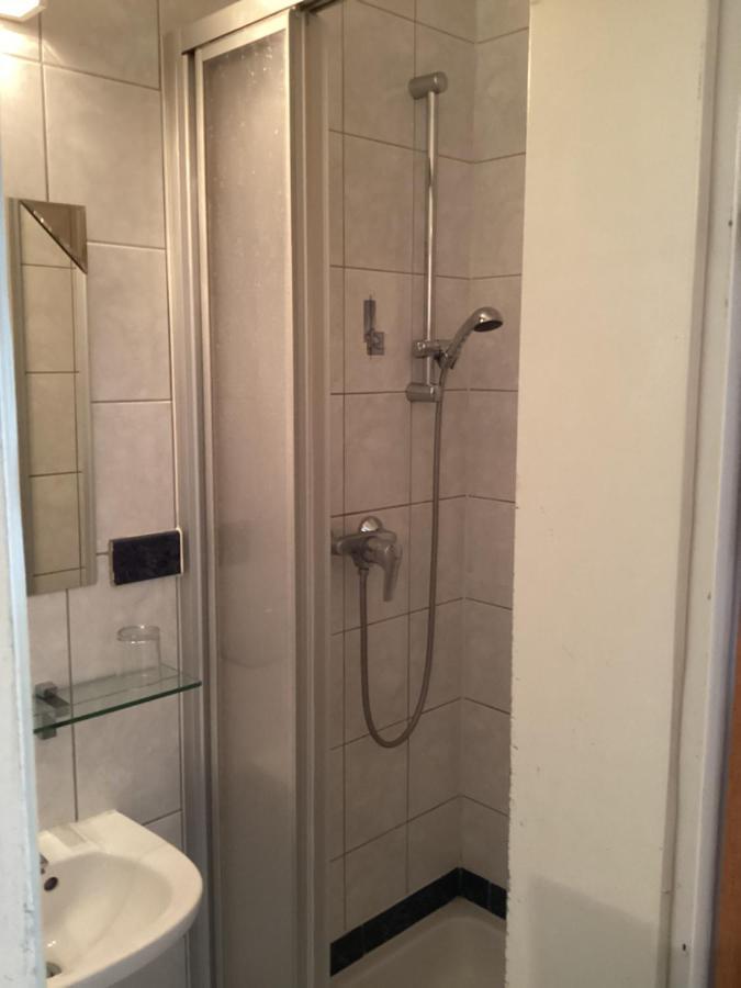 Standard Single Room Shower