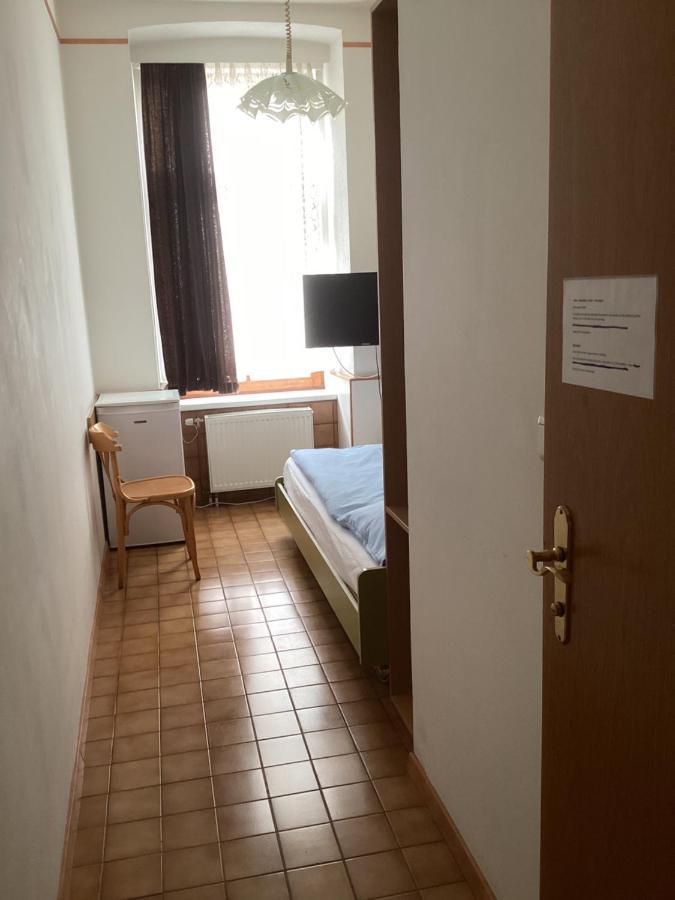 Standard Single Room Shower