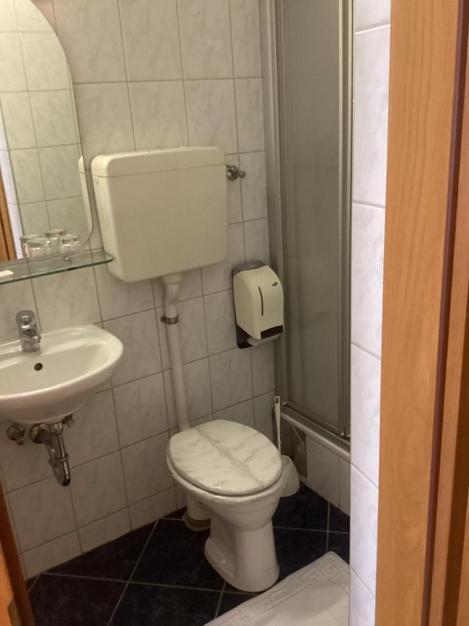 Standard Single Room Shower