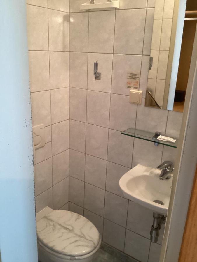 Standard Single Room Shower