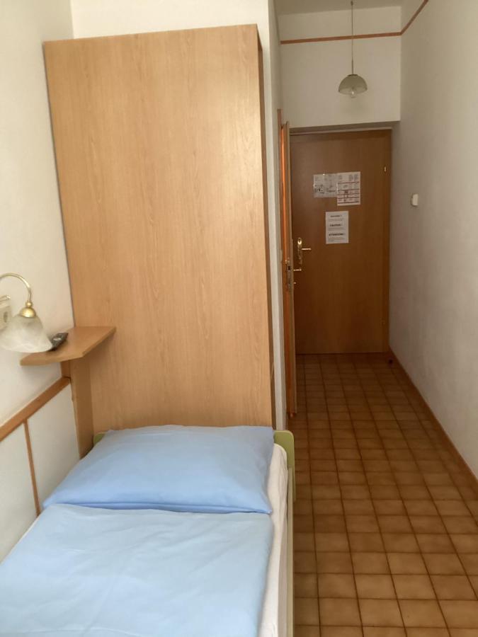 Standard Single Room Shower