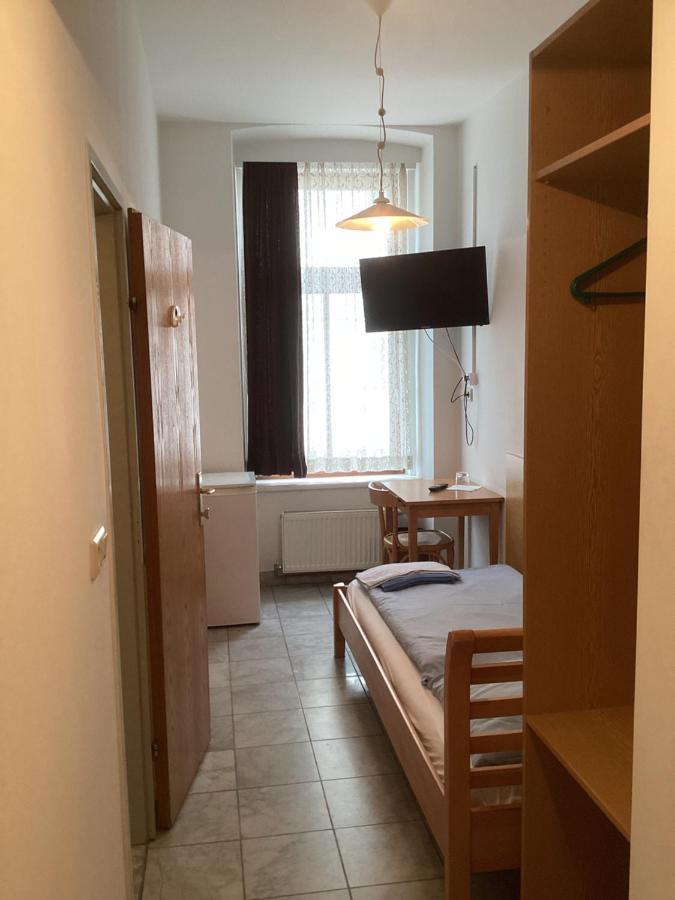 Standard Single Room Shower