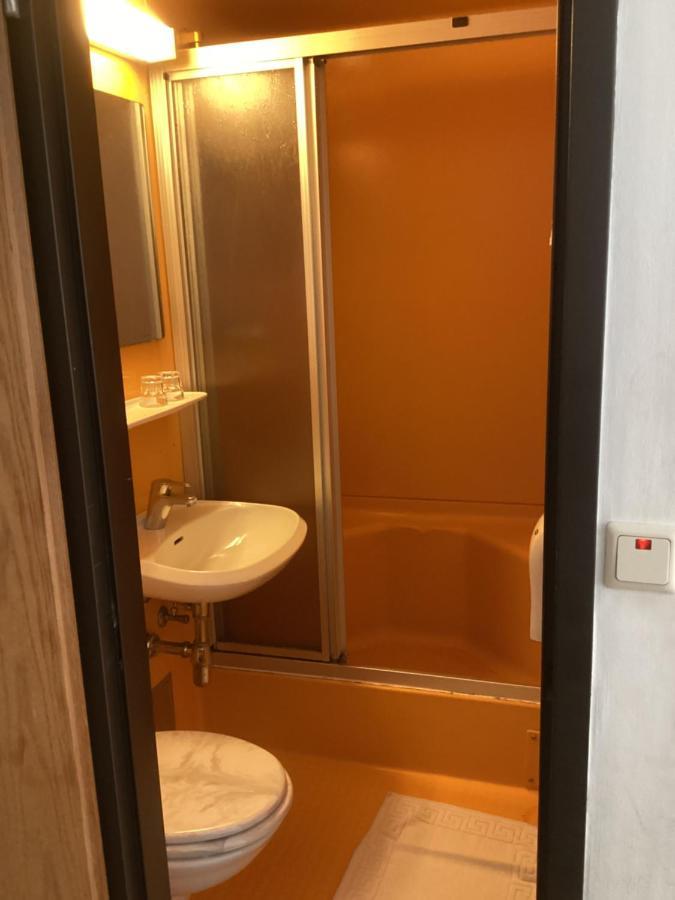 Standard Single Room Shower