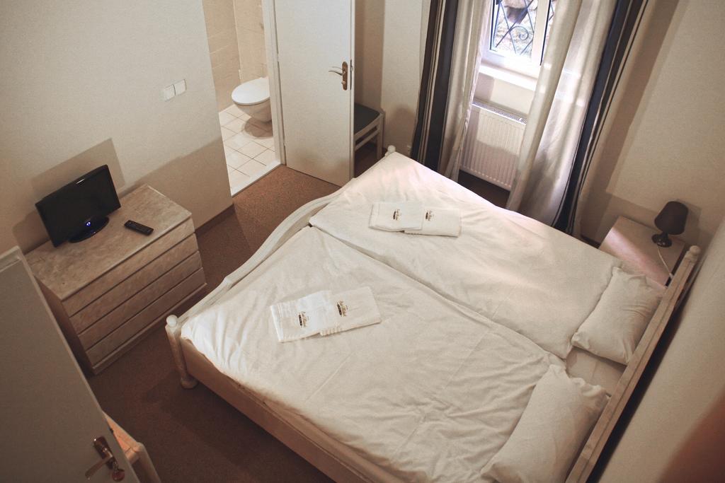 Budget Double Room with Rock View,710697454:JPEG