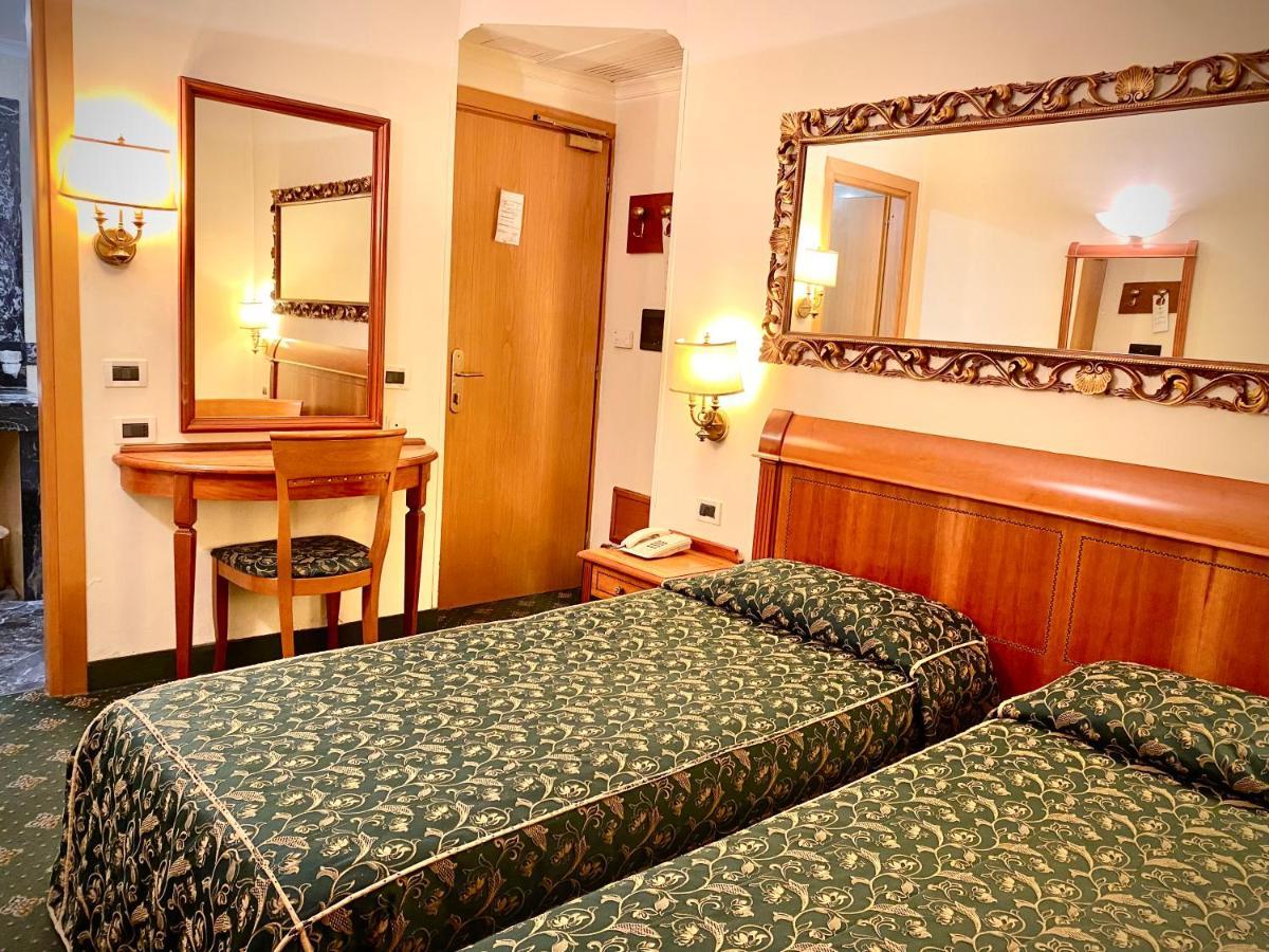 Twin Room,1433580937:JPEG