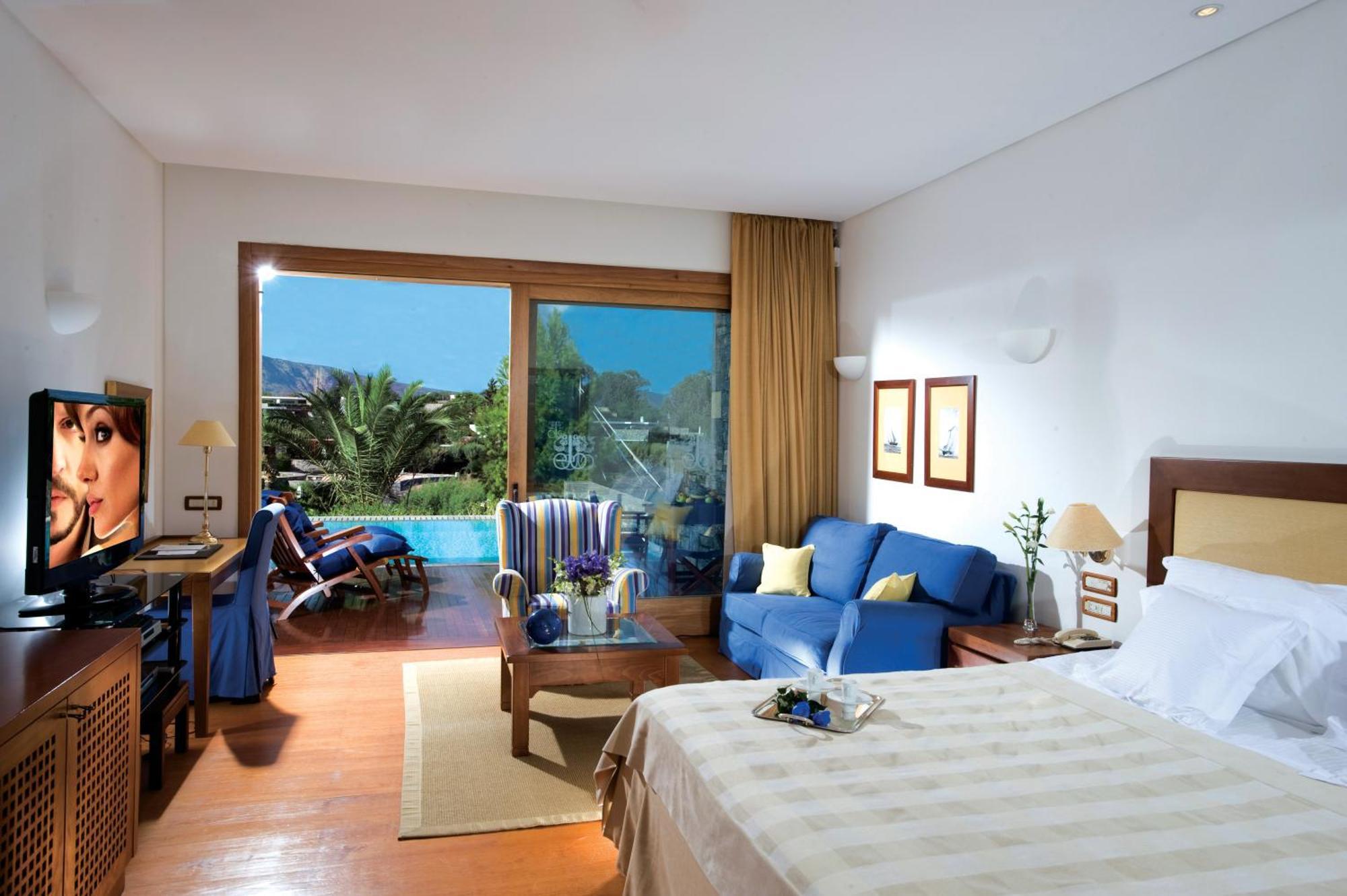 Superior Bungalow Front Sea View Shared Pool