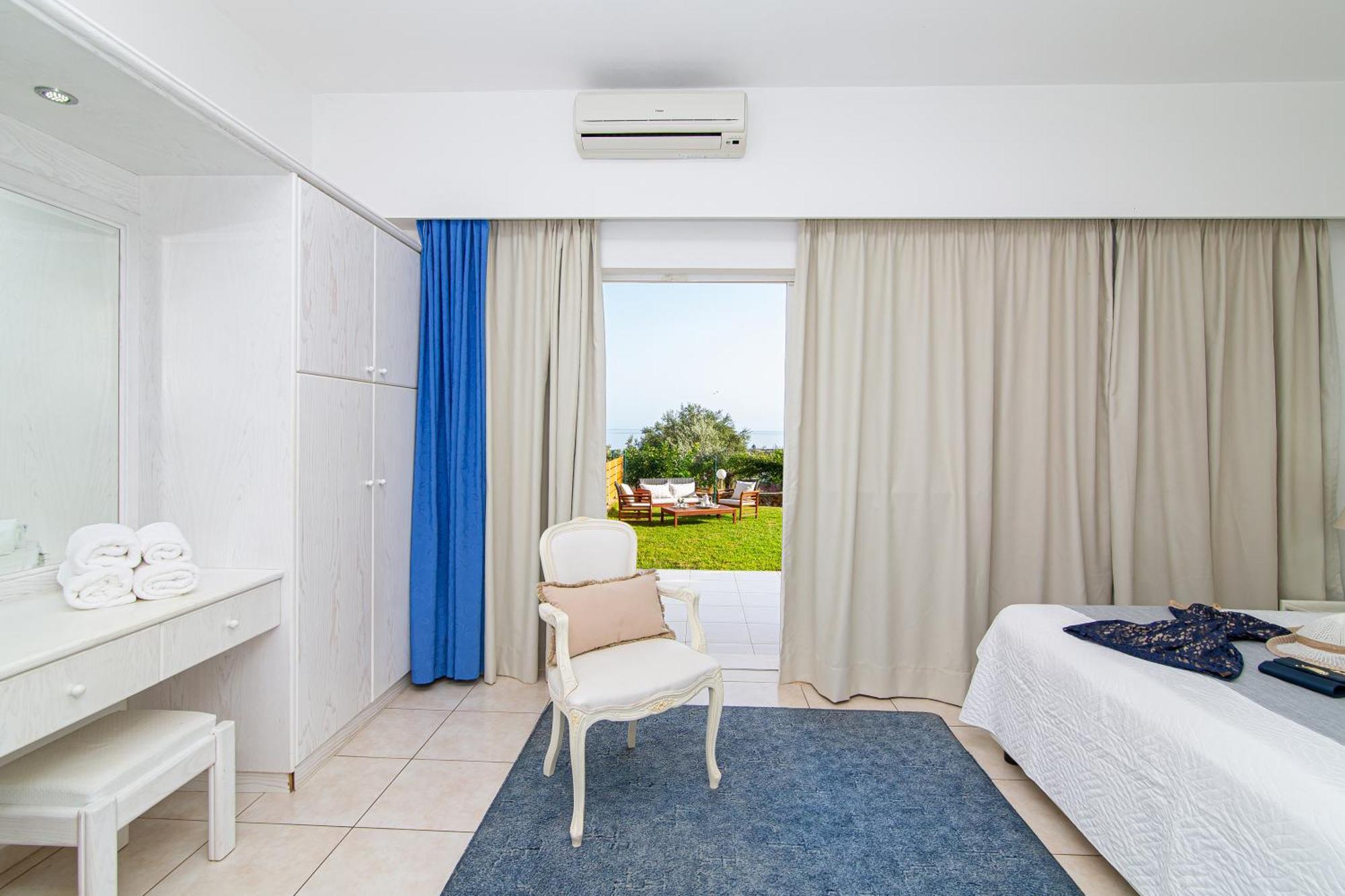 Luxury One-Bedroom Apartment Sea View