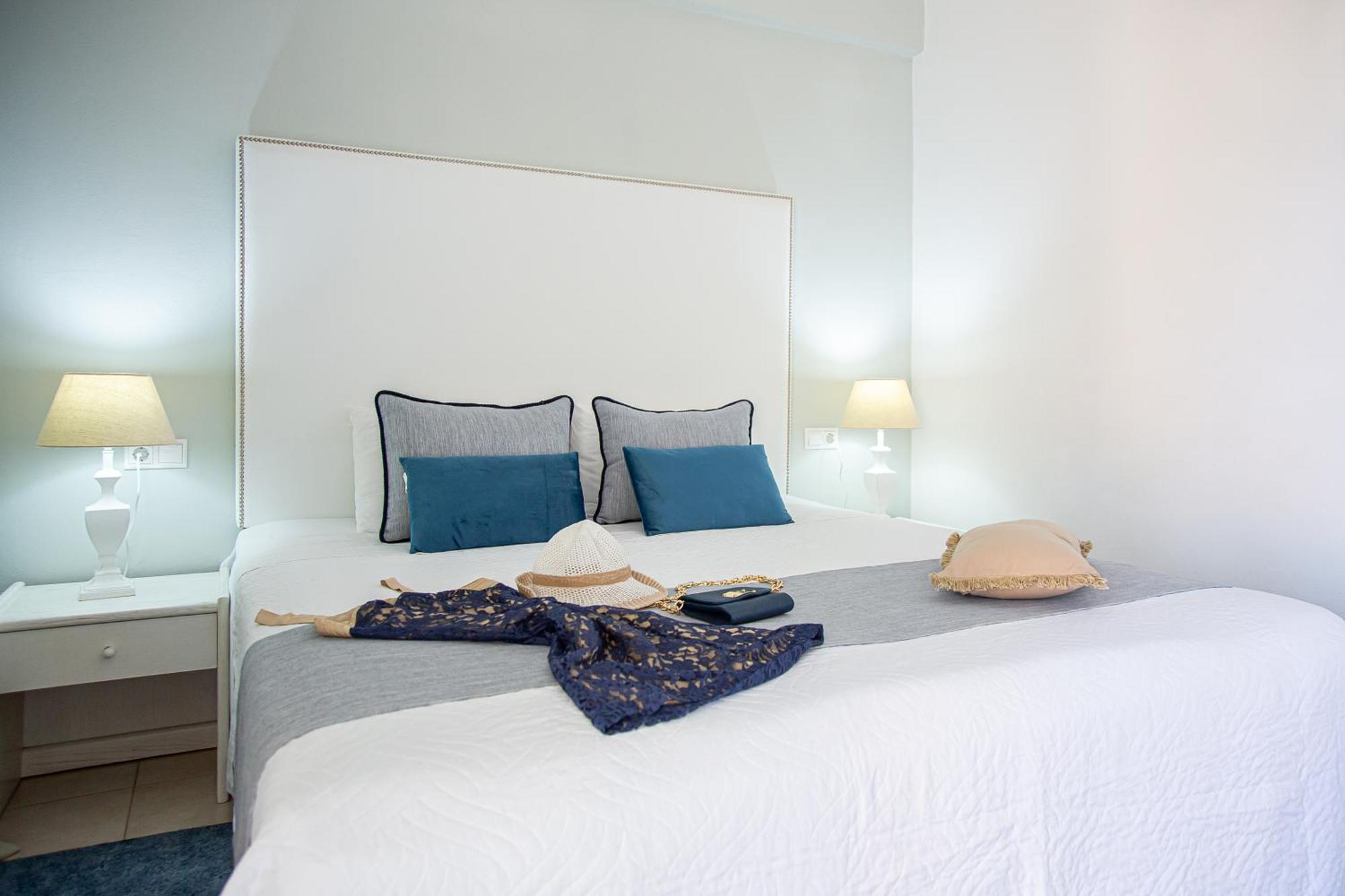 Luxury One-Bedroom Apartment Sea View
