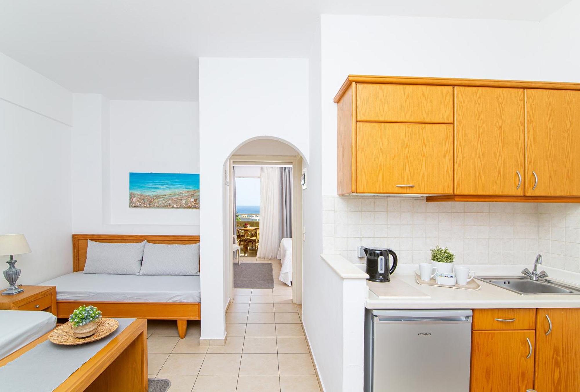 Luxury One-Bedroom Apartment Sea View