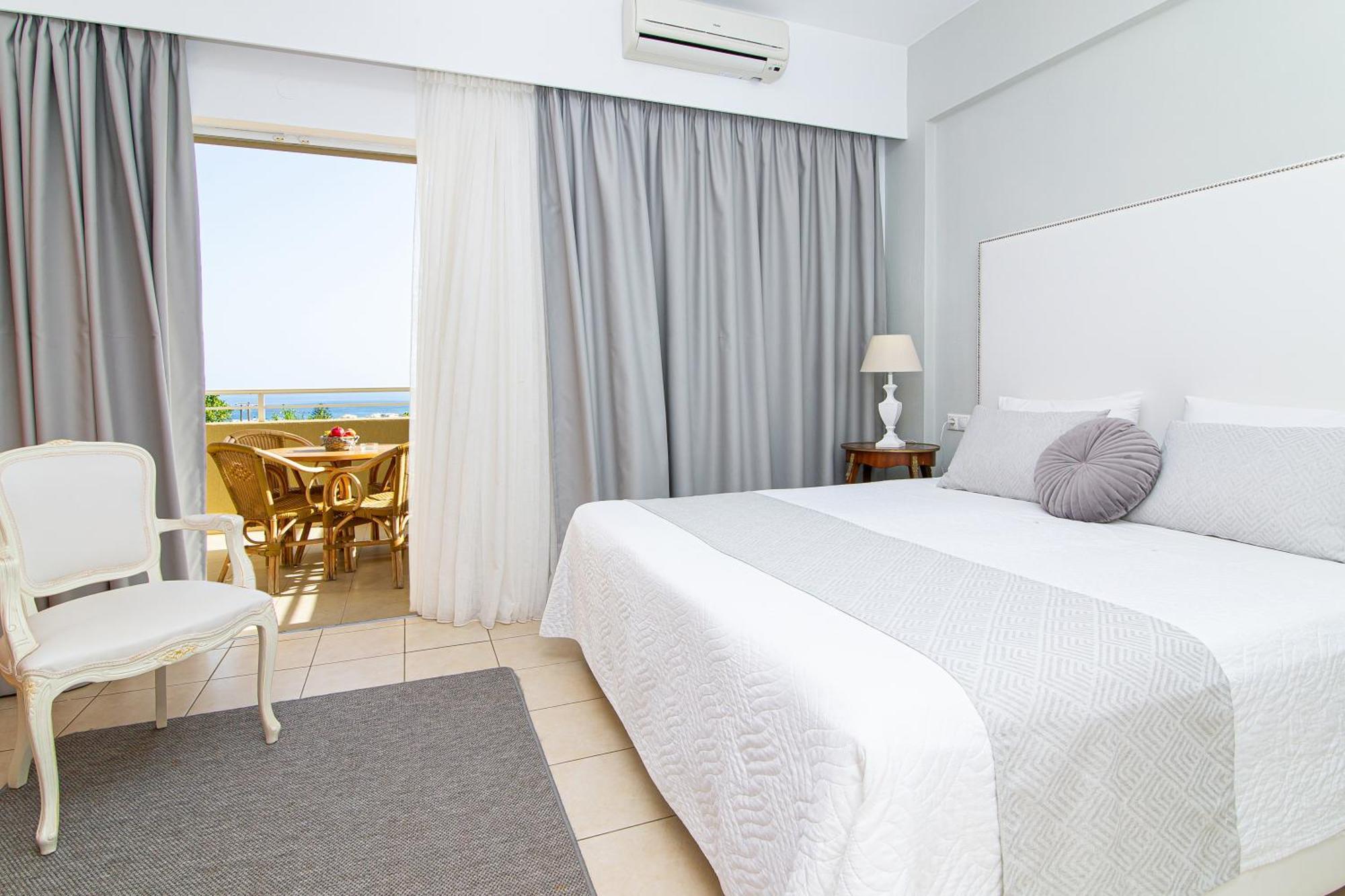 Luxury One-Bedroom Apartment Sea View
