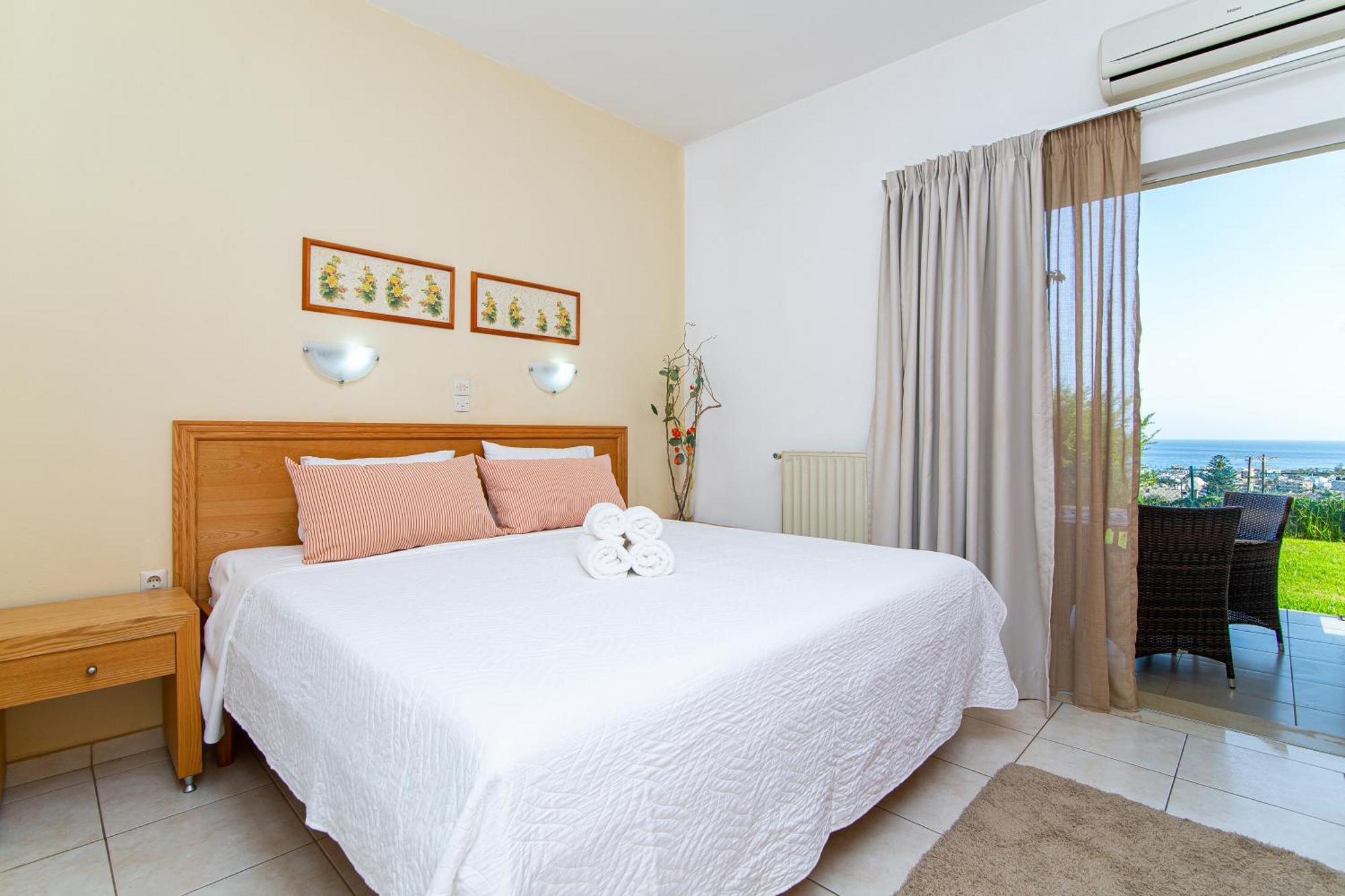 Luxury One-Bedroom Apartment Sea View