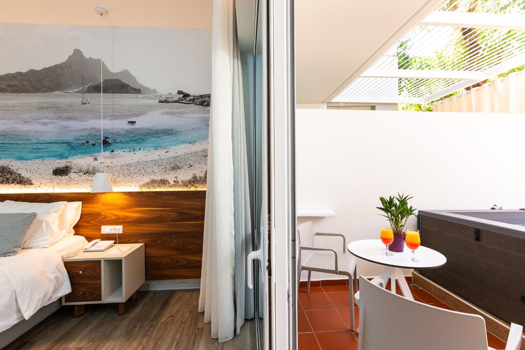 Junior Suite Jetted Tub