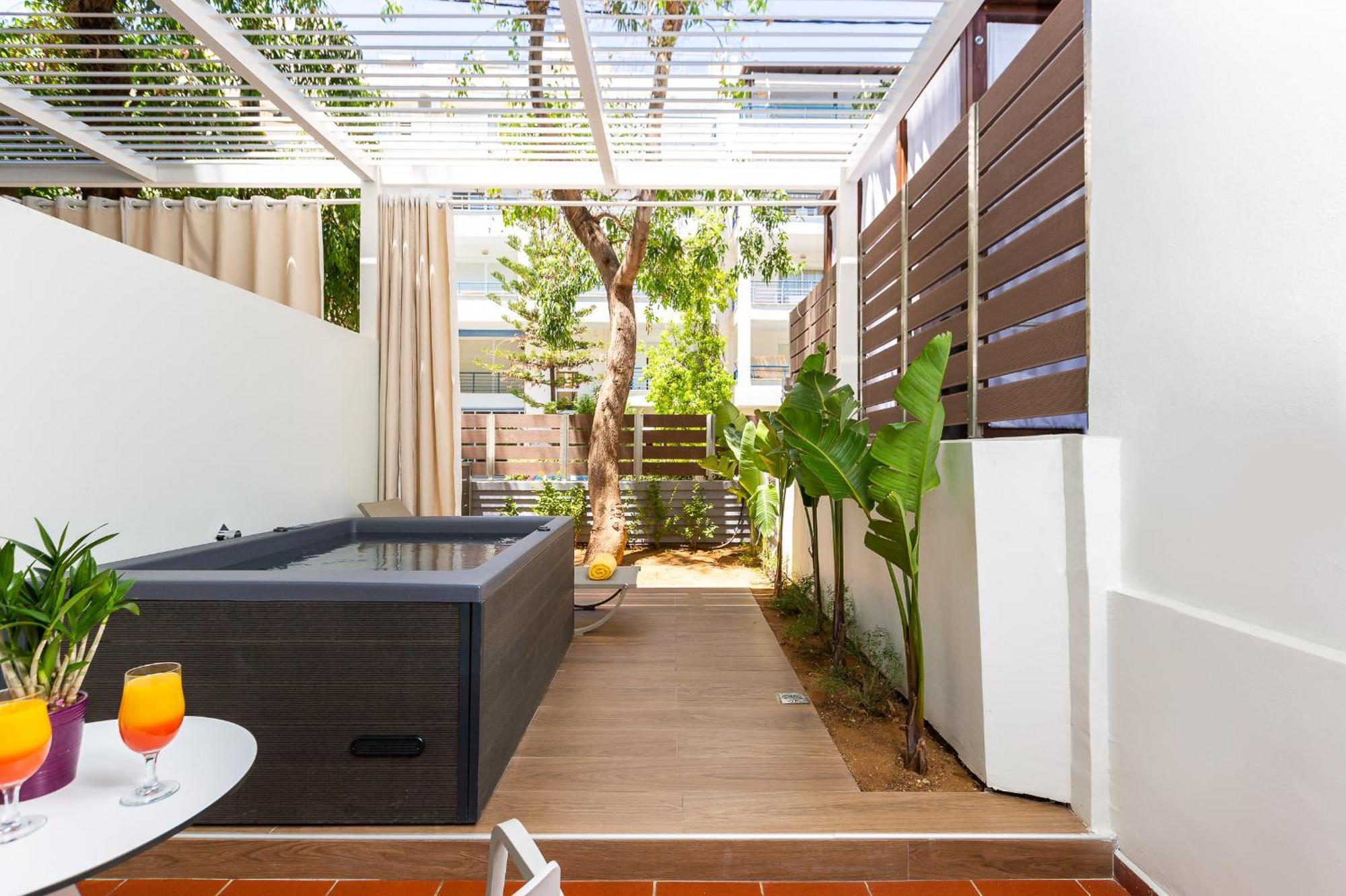 Junior Suite Jetted Tub